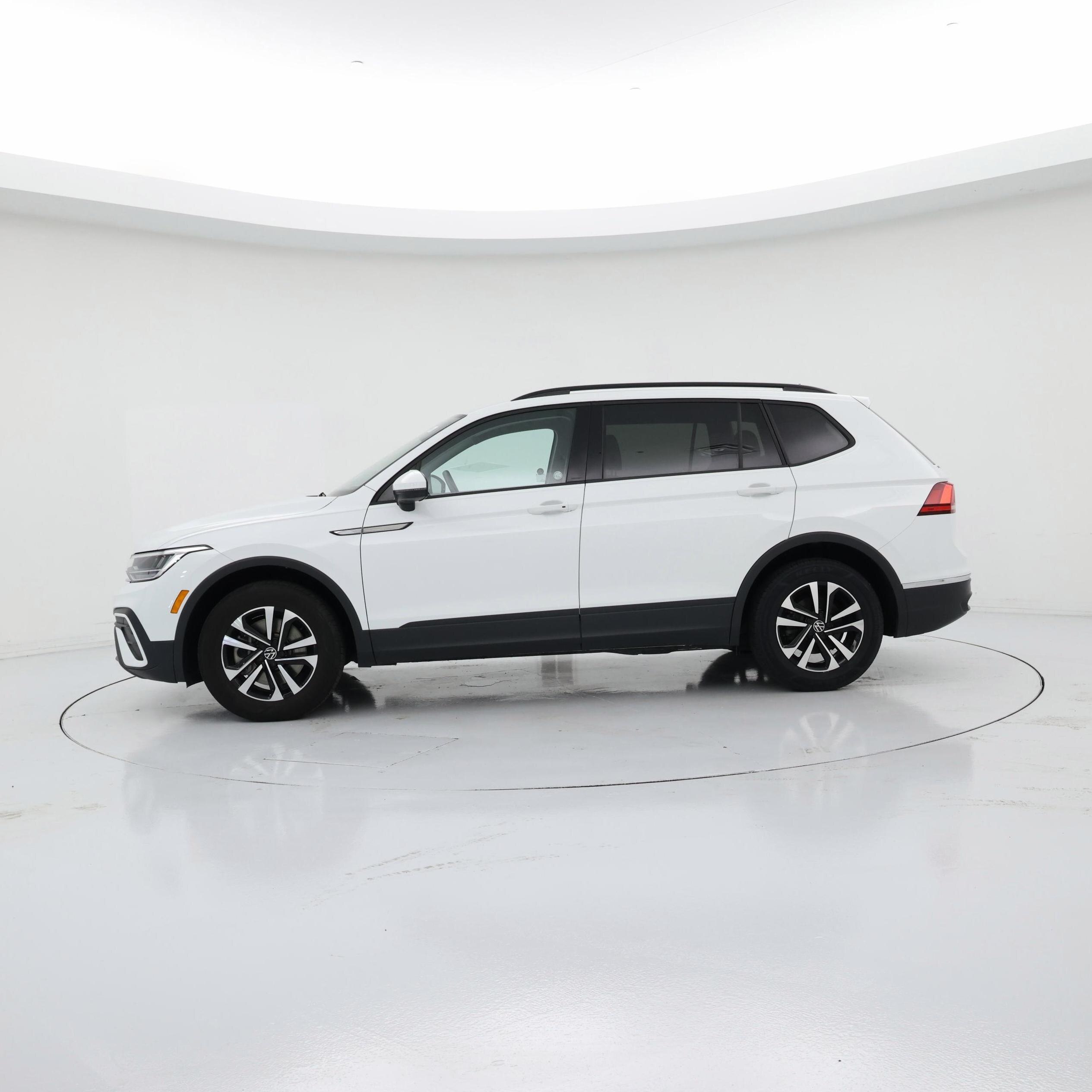 Thumbnail: 2024 Volkswagen Tiguan - 3