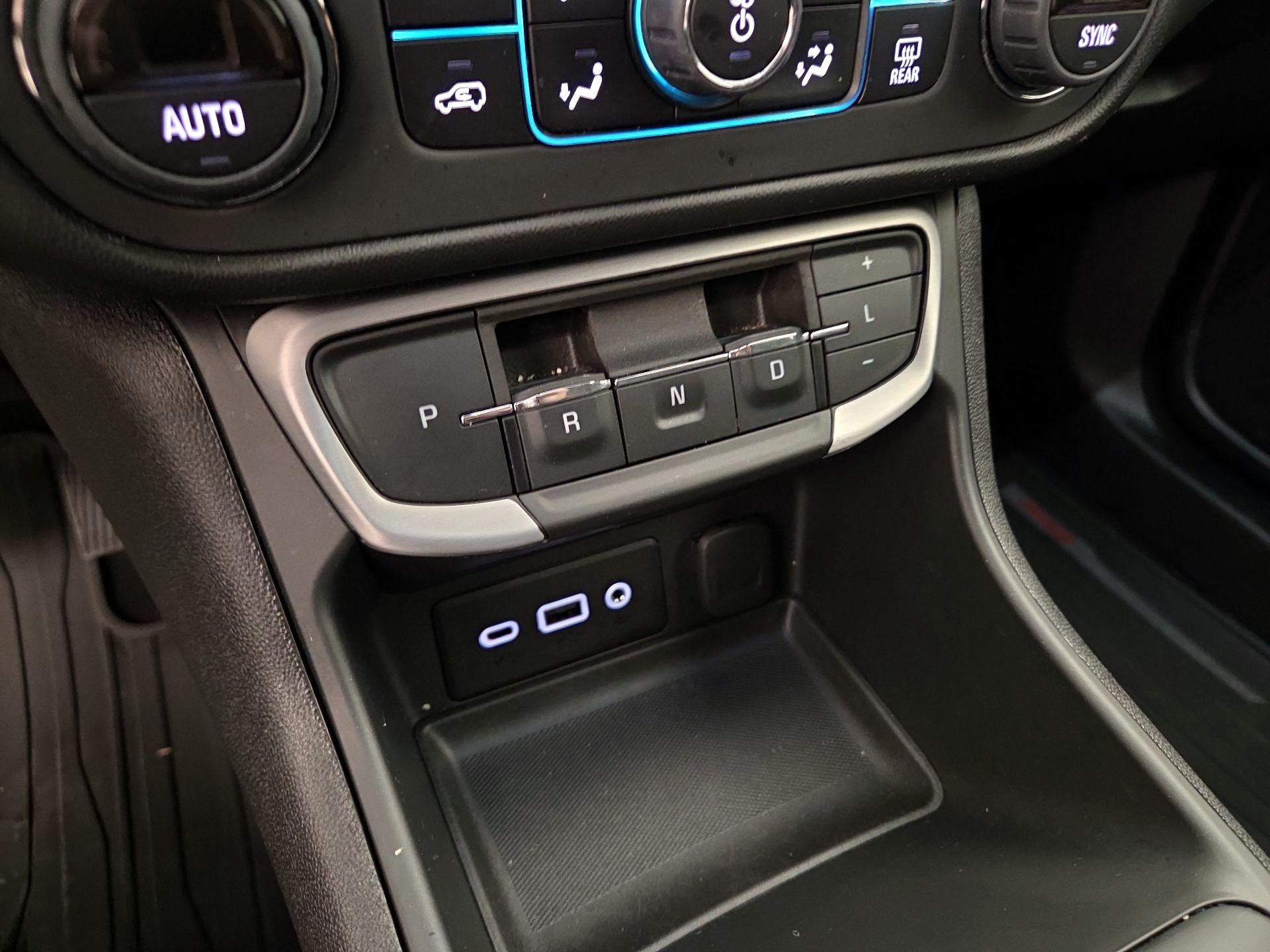 Thumbnail: 2022 GMC Terrain - 17