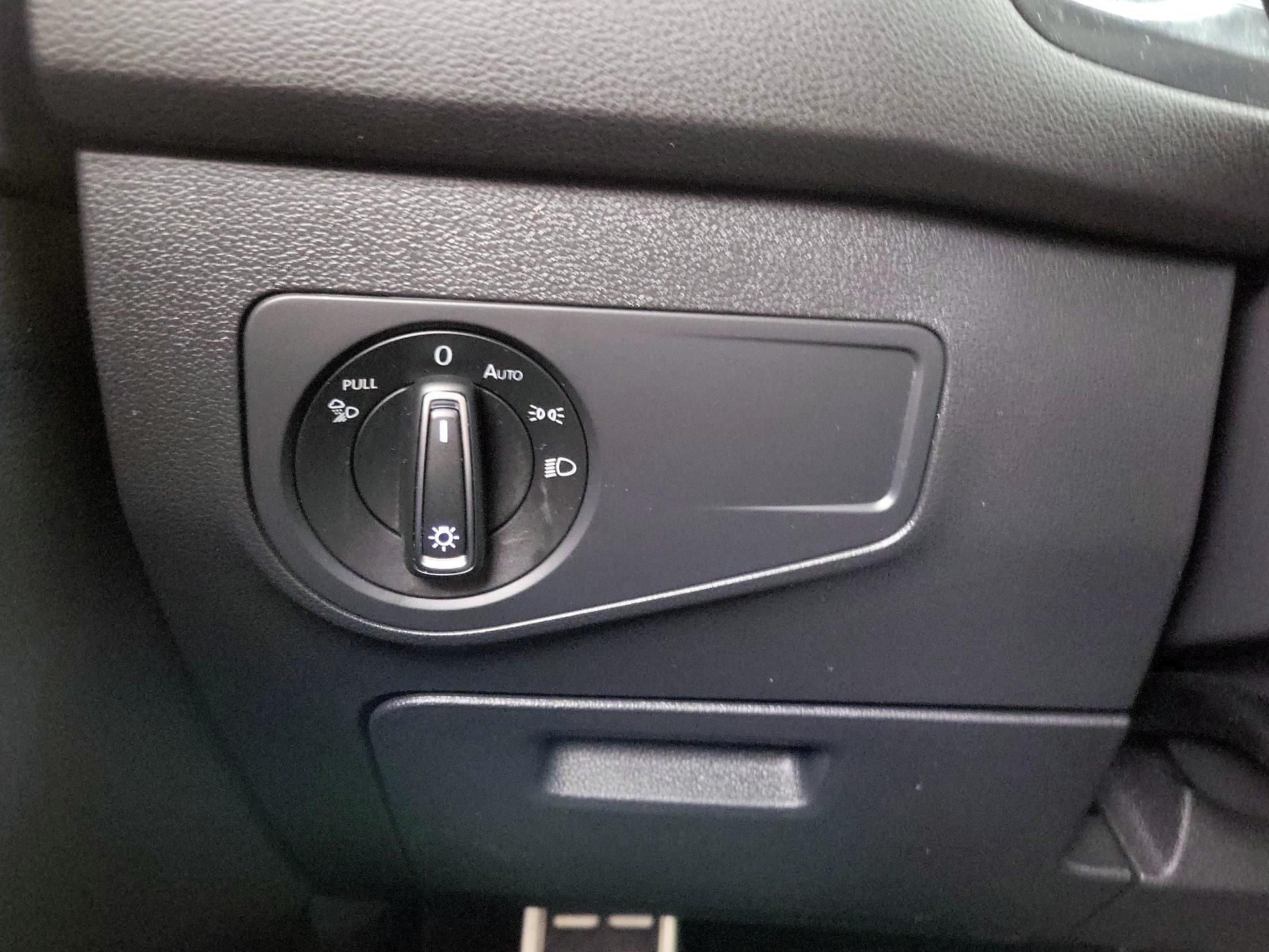 Thumbnail: 2022 Volkswagen Tiguan - 13