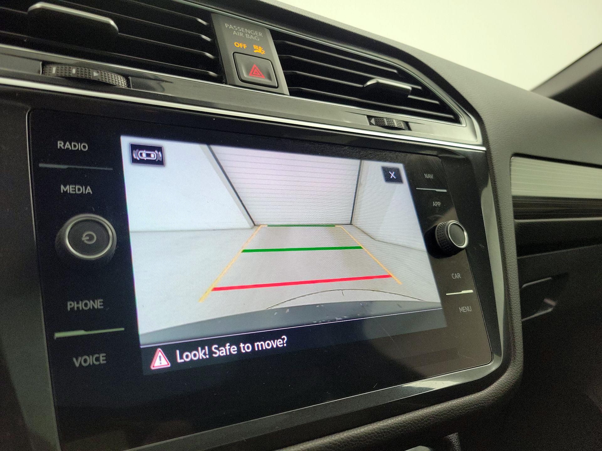 Thumbnail: 2022 Volkswagen Tiguan - 15