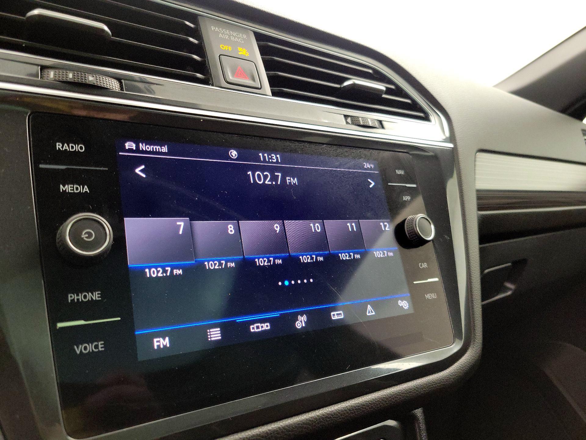 Thumbnail: 2022 Volkswagen Tiguan - 16