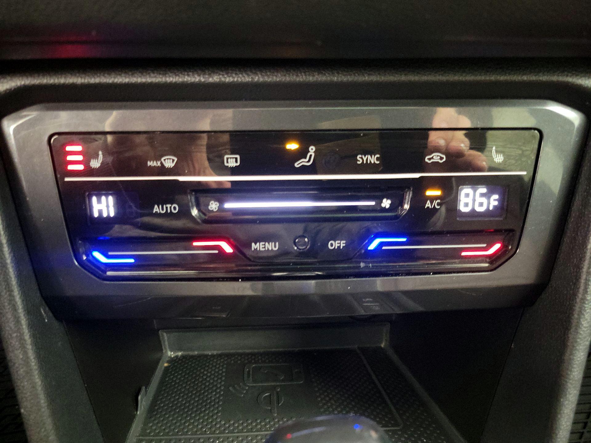 Thumbnail: 2022 Volkswagen Tiguan - 17