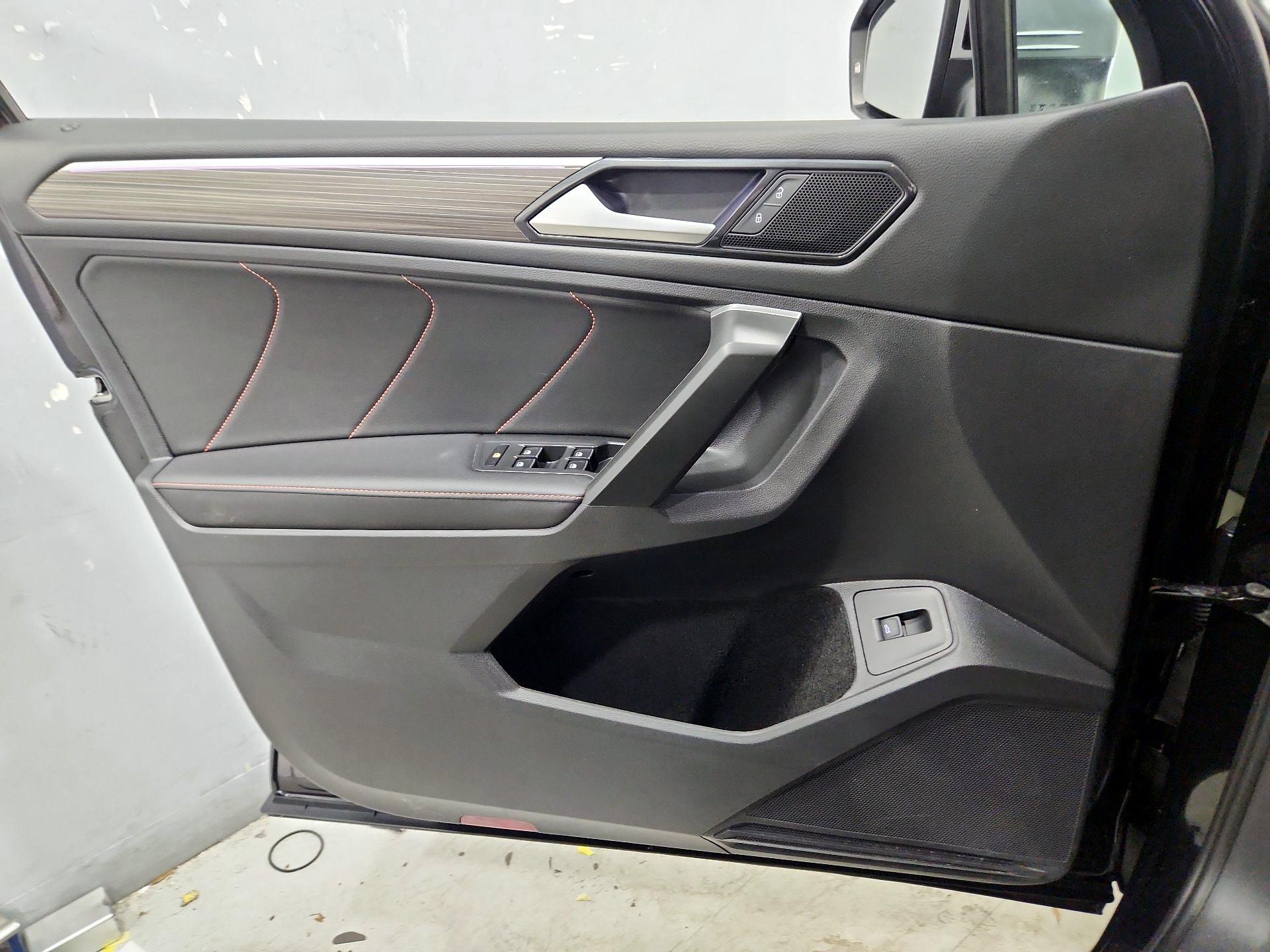 Thumbnail: 2024 Volkswagen Tiguan - 12