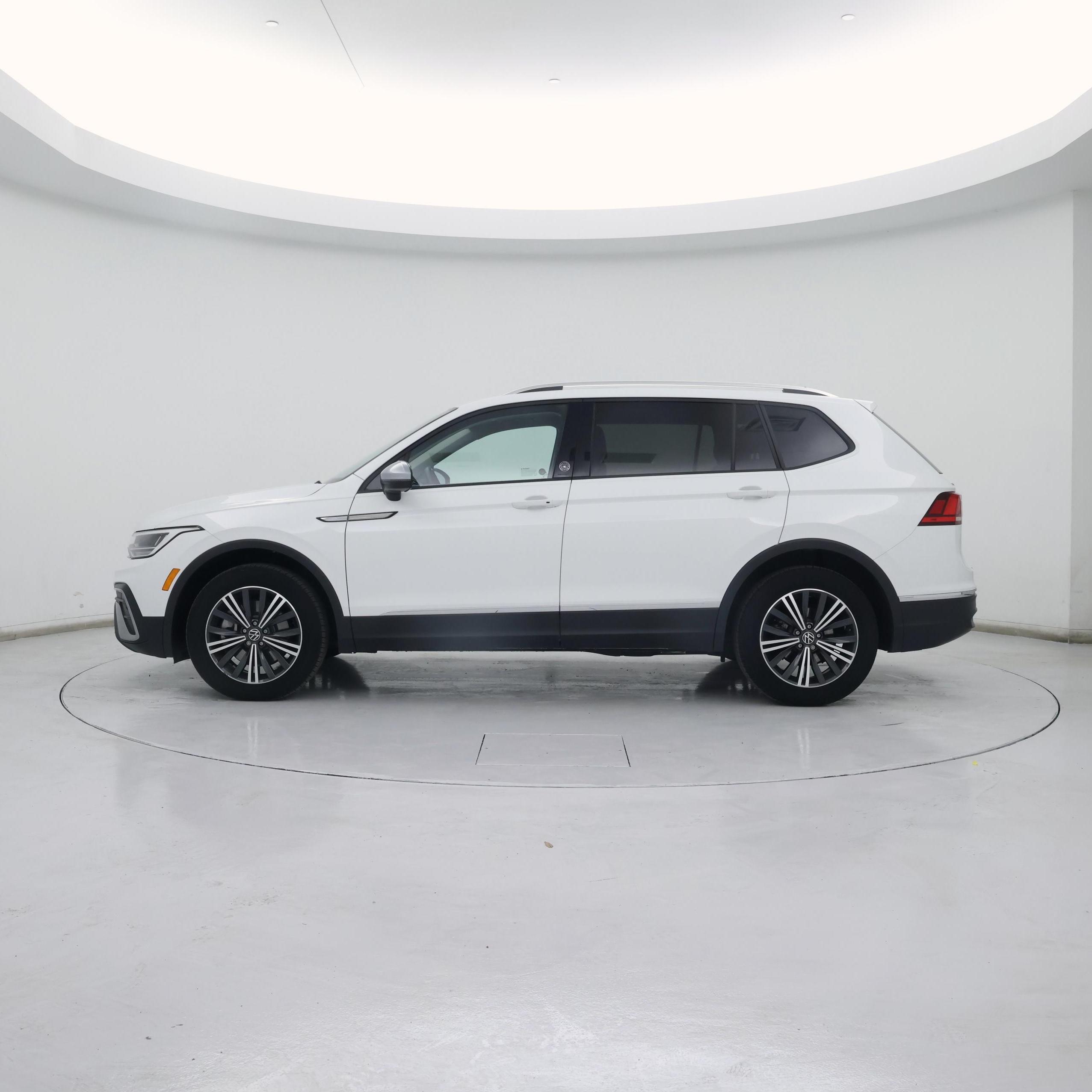 Thumbnail: 2024 Volkswagen Tiguan - 3