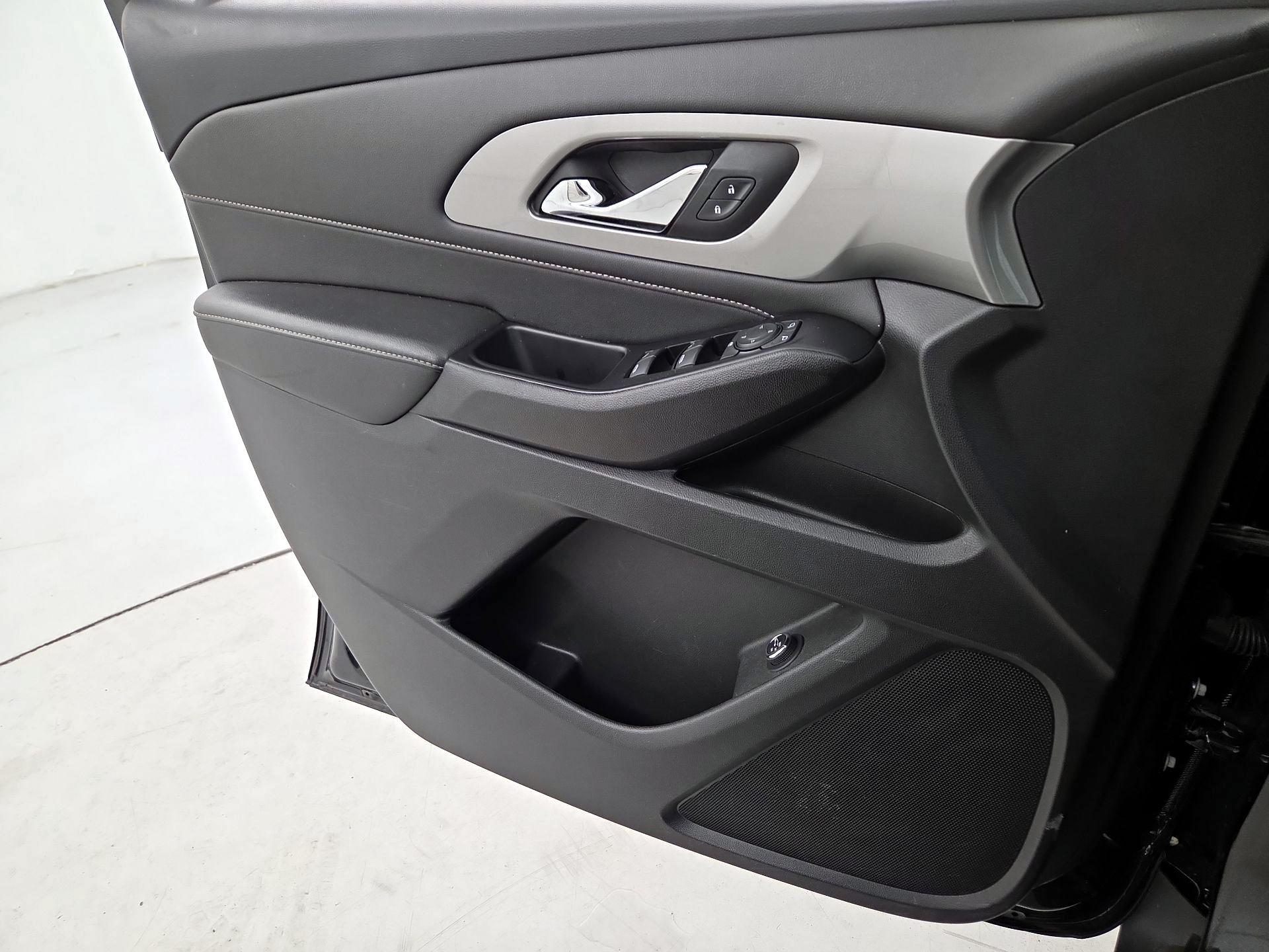 Thumbnail: 2023 Chevrolet Traverse - 12