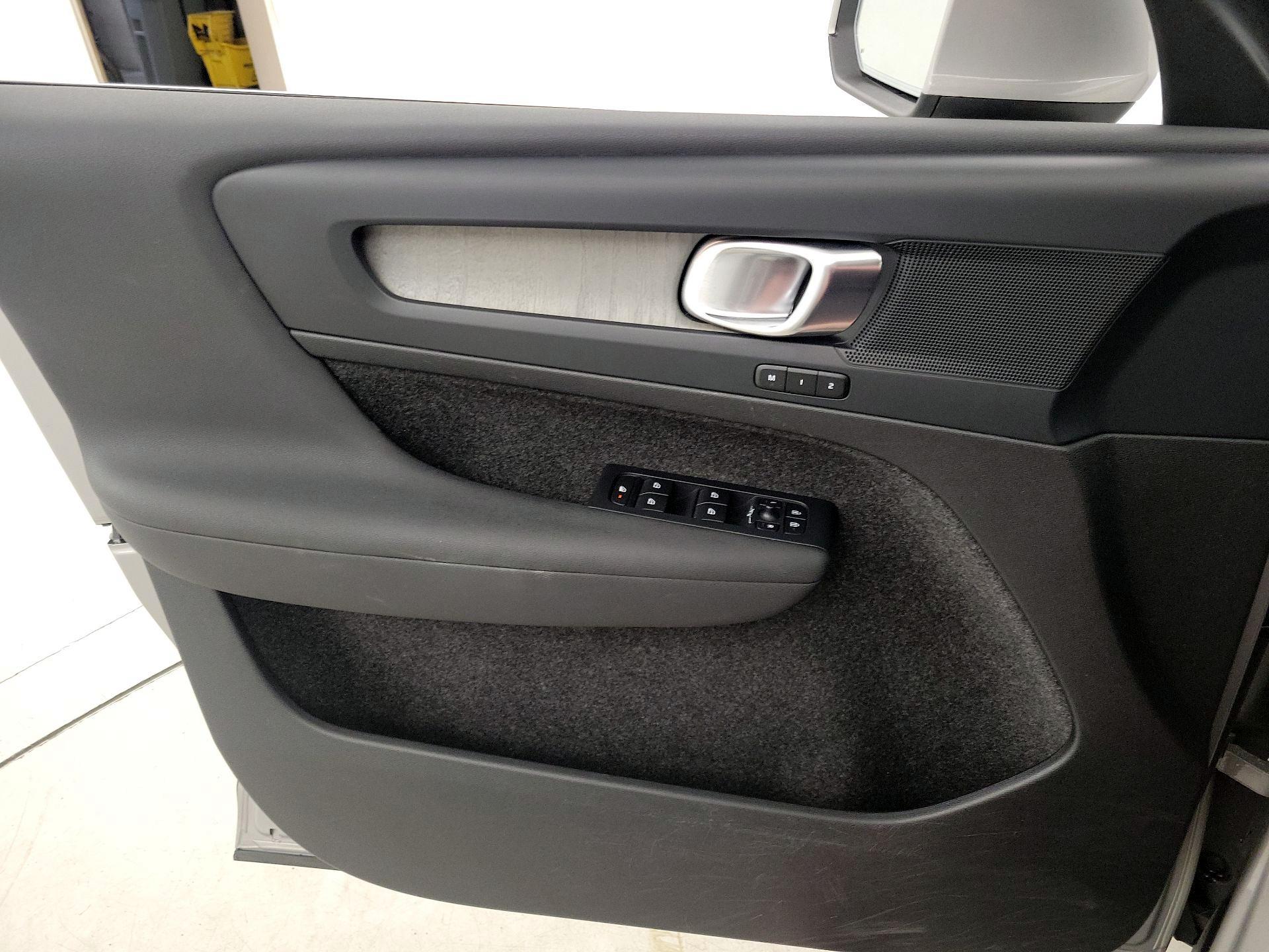 Thumbnail: 2024 Volvo XC40 - 12