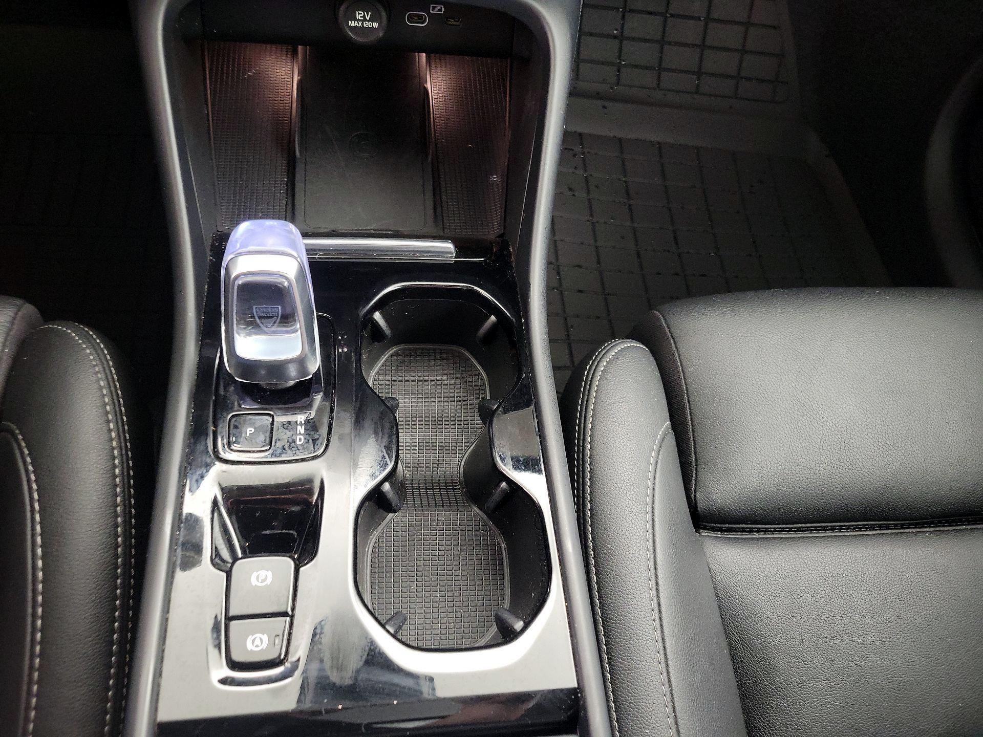 Thumbnail: 2024 Volvo XC40 - 18