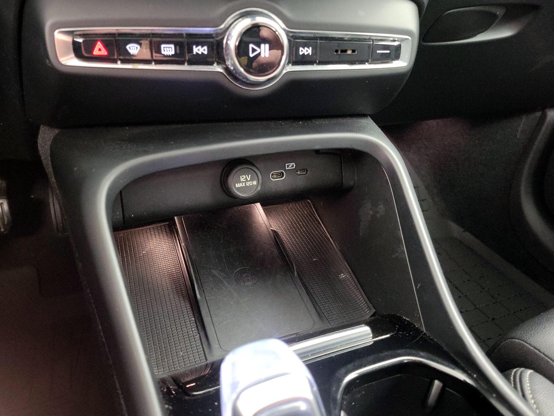 Thumbnail: 2024 Volvo XC40 - 19