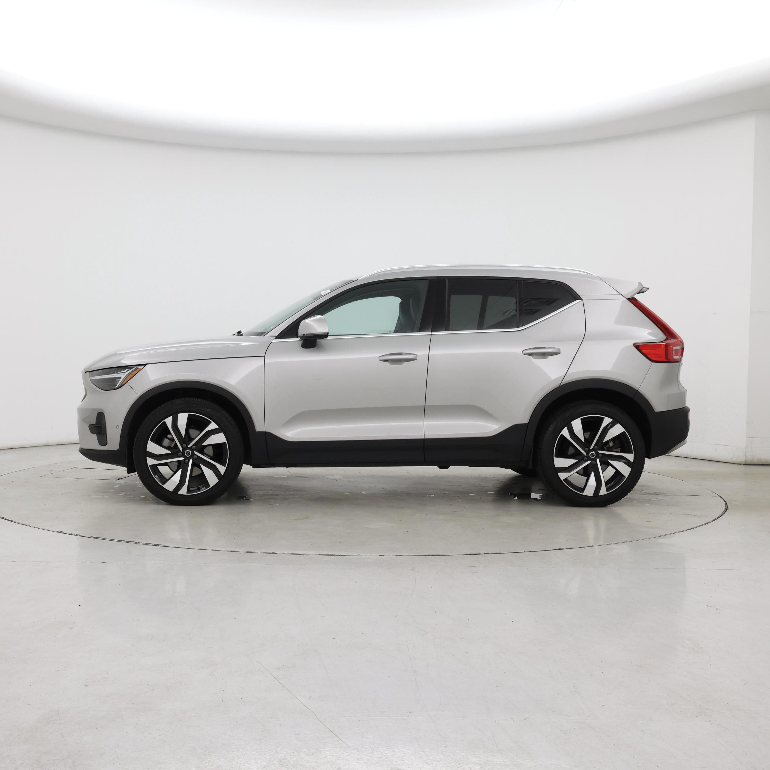 Thumbnail: 2024 Volvo XC40 - 3