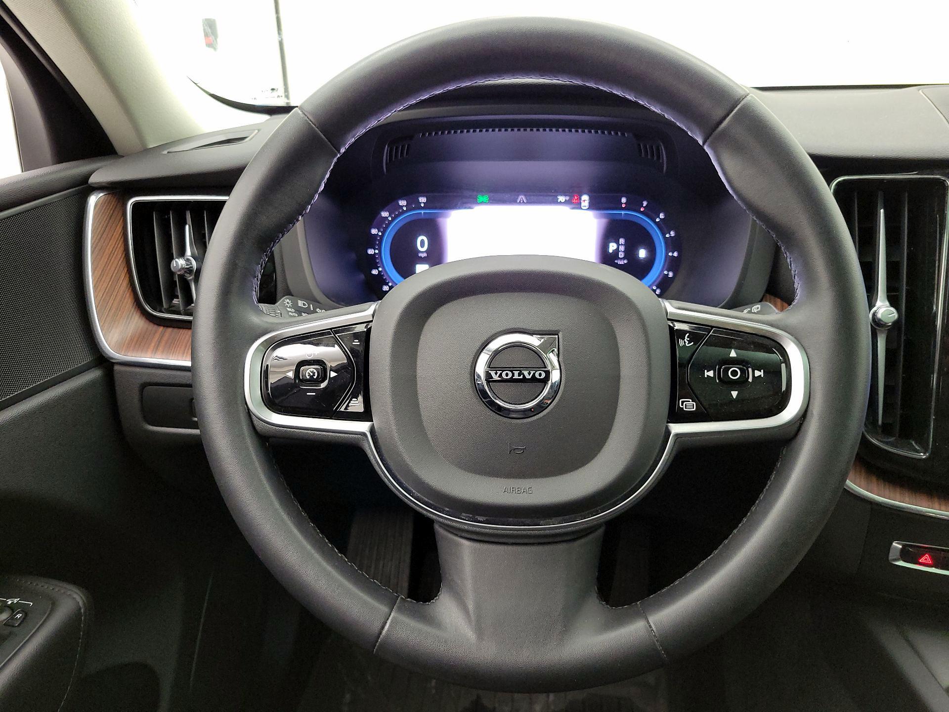 Thumbnail: 2023 Volvo XC60 - 10