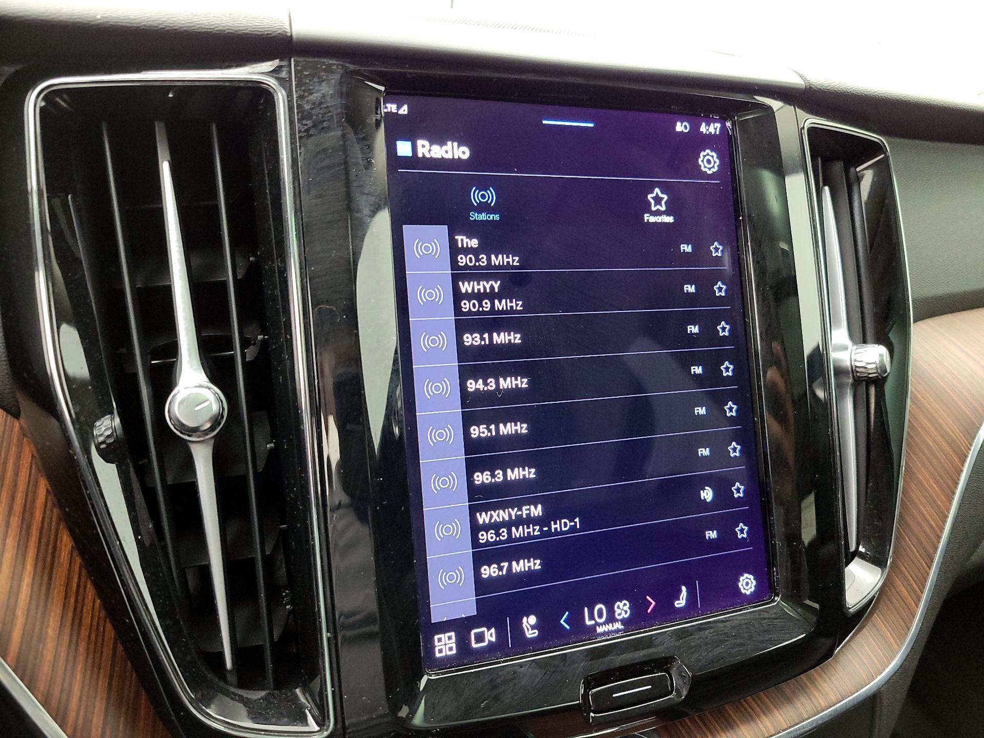 Thumbnail: 2023 Volvo XC60 - 15