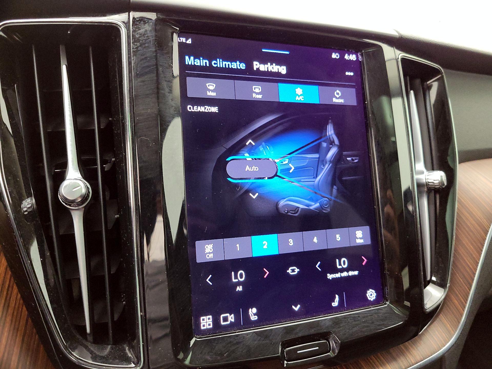 Thumbnail: 2023 Volvo XC60 - 16