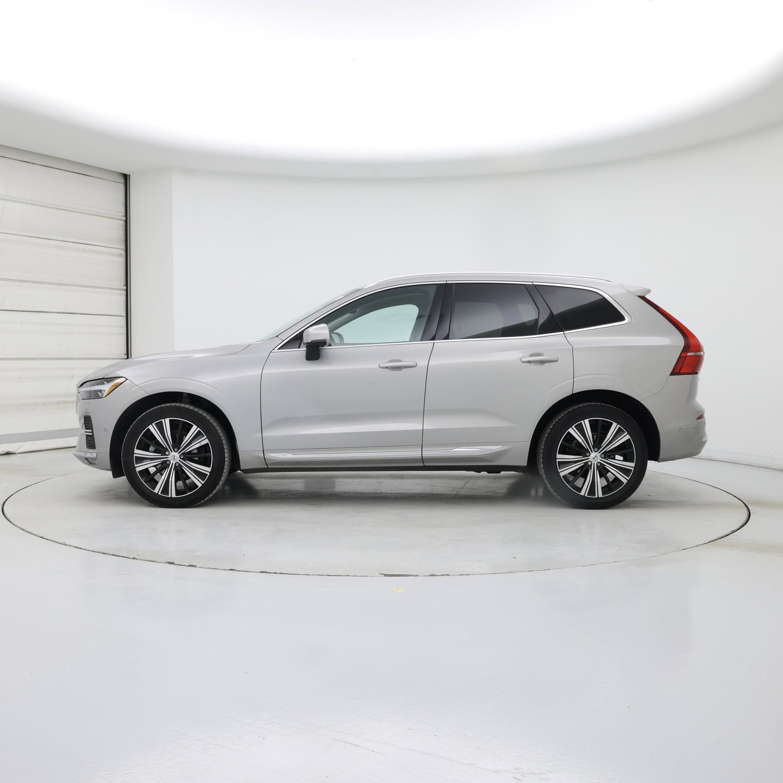 Thumbnail: 2023 Volvo XC60 - 3