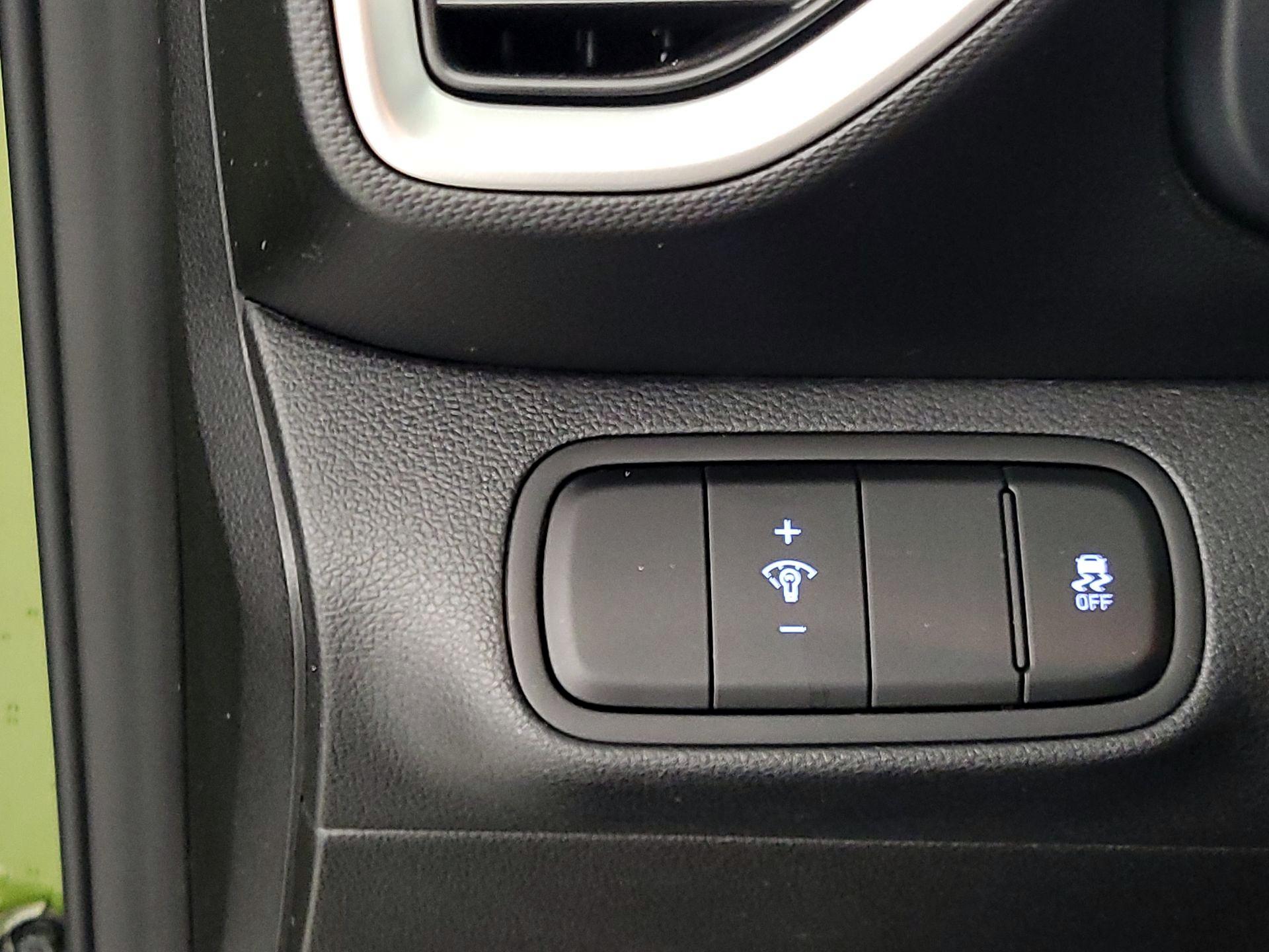 Thumbnail: 2023 Hyundai Venue - 13