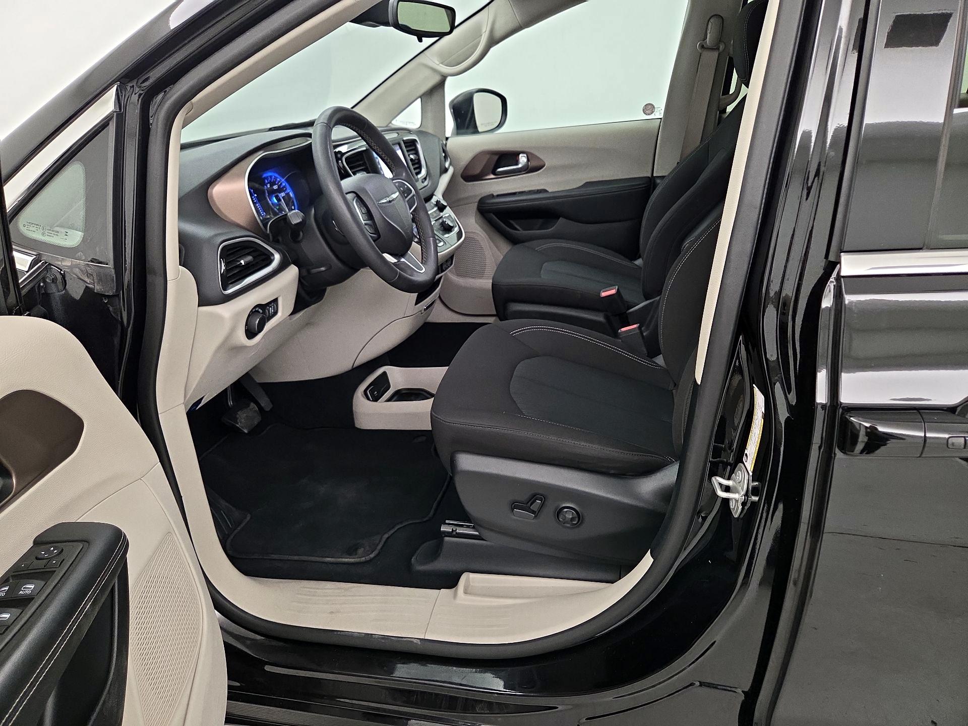 Thumbnail: 2024 Chrysler Voyager - 11