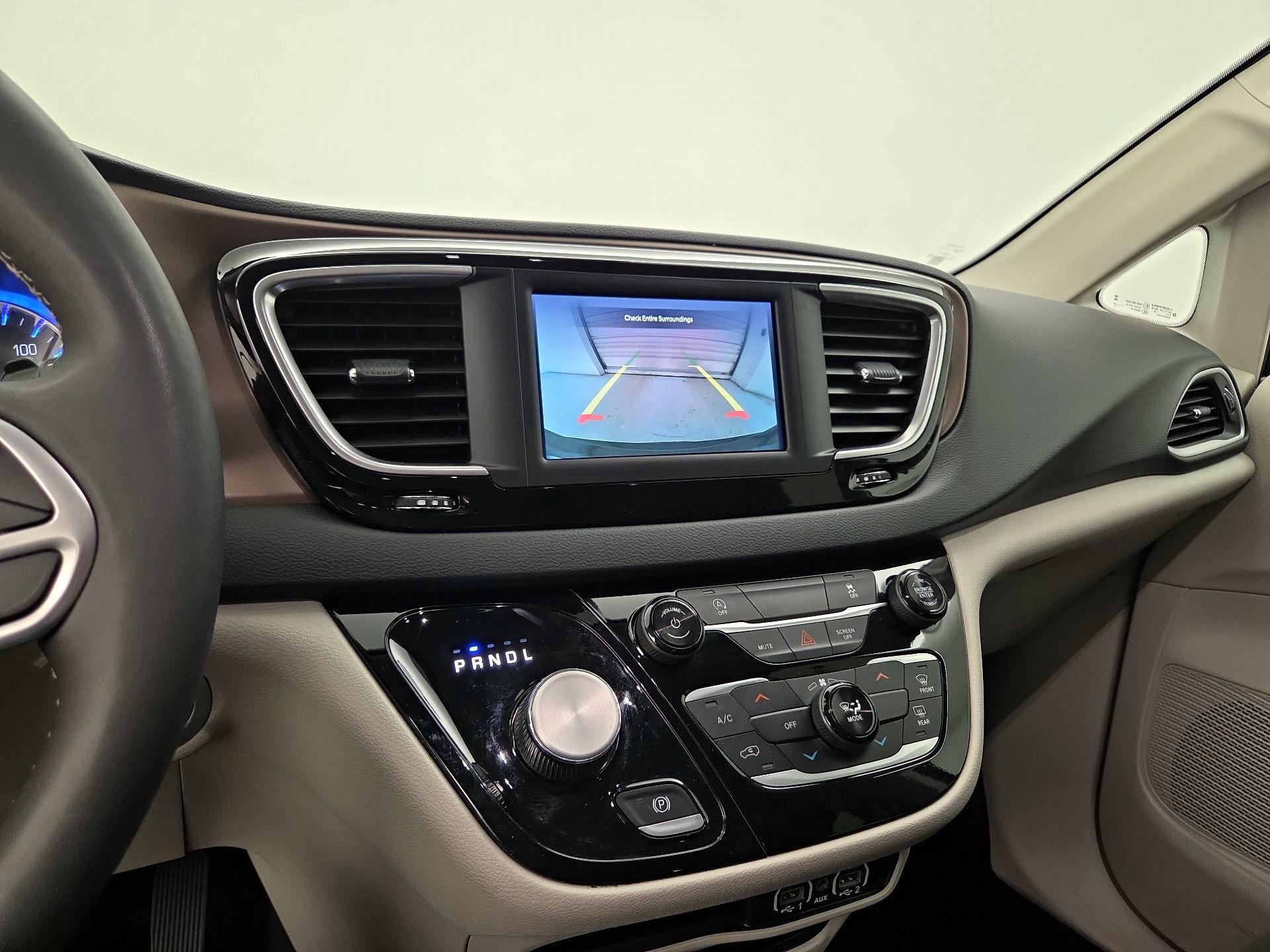 Thumbnail: 2024 Chrysler Voyager - 14