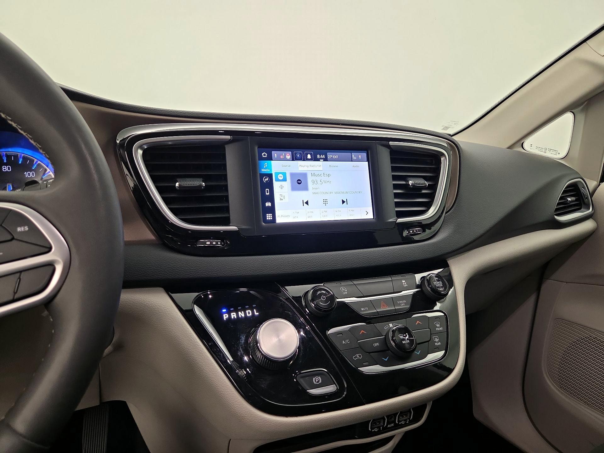 Thumbnail: 2024 Chrysler Voyager - 15