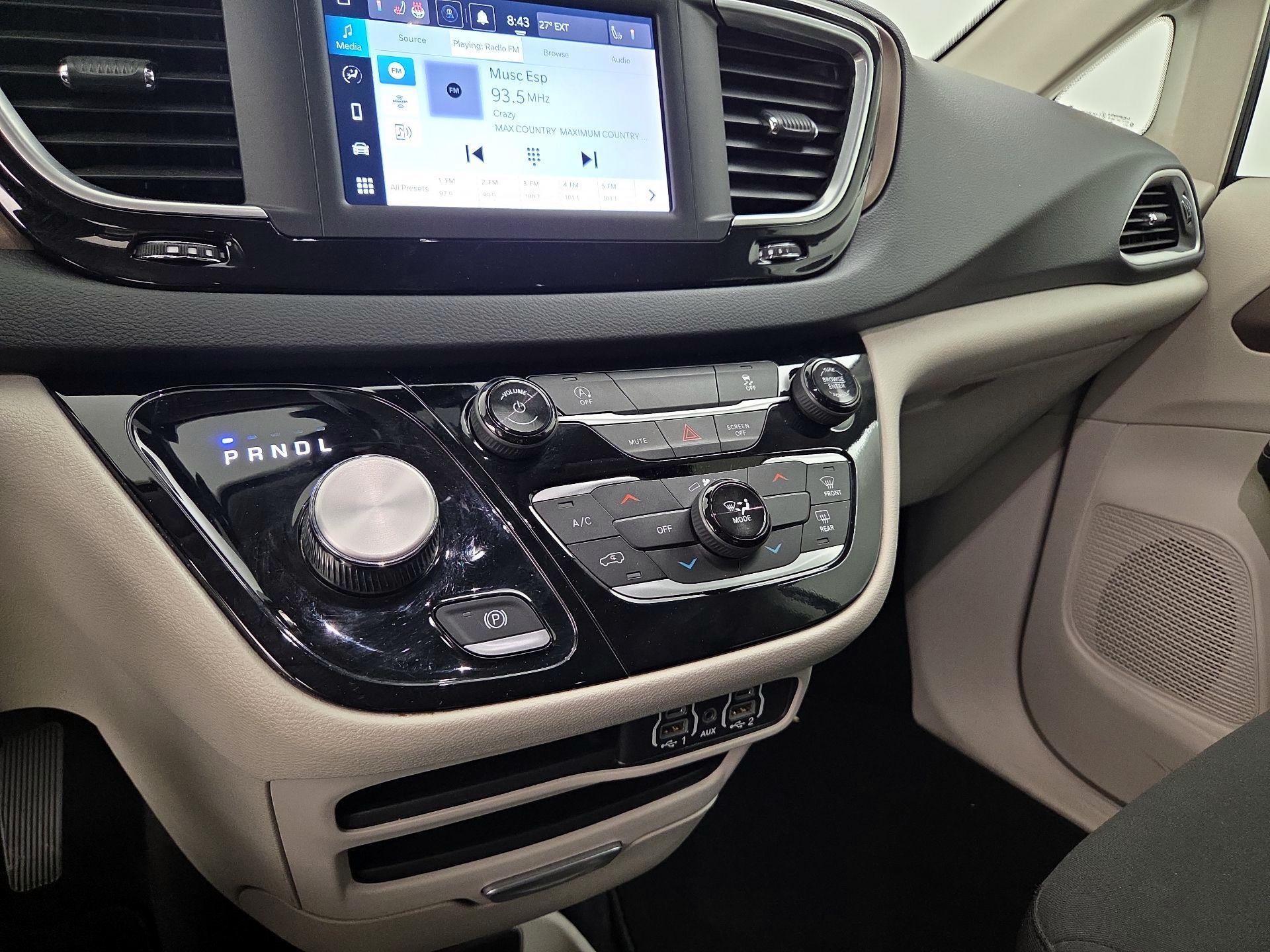 Thumbnail: 2024 Chrysler Voyager - 16