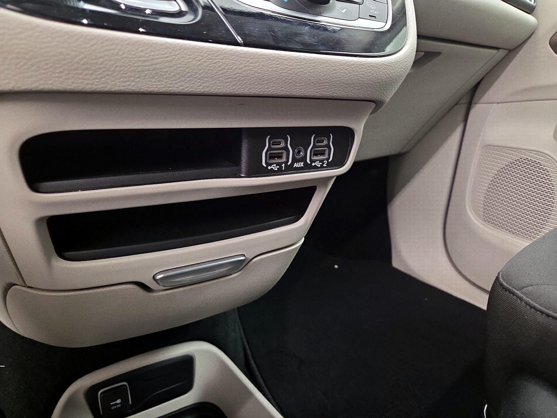 Thumbnail: 2024 Chrysler Voyager - 18