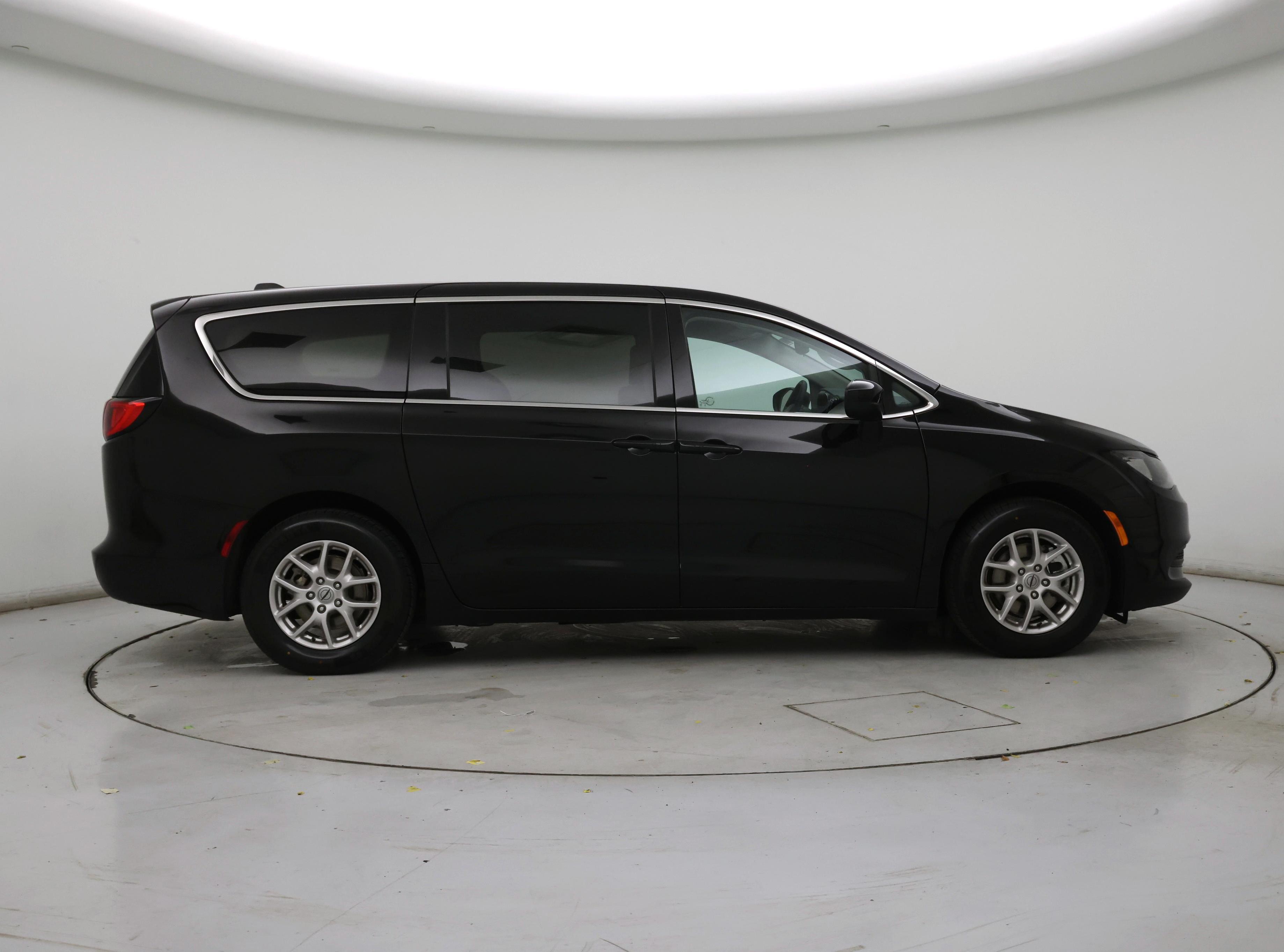 Thumbnail: 2024 Chrysler Voyager - 7