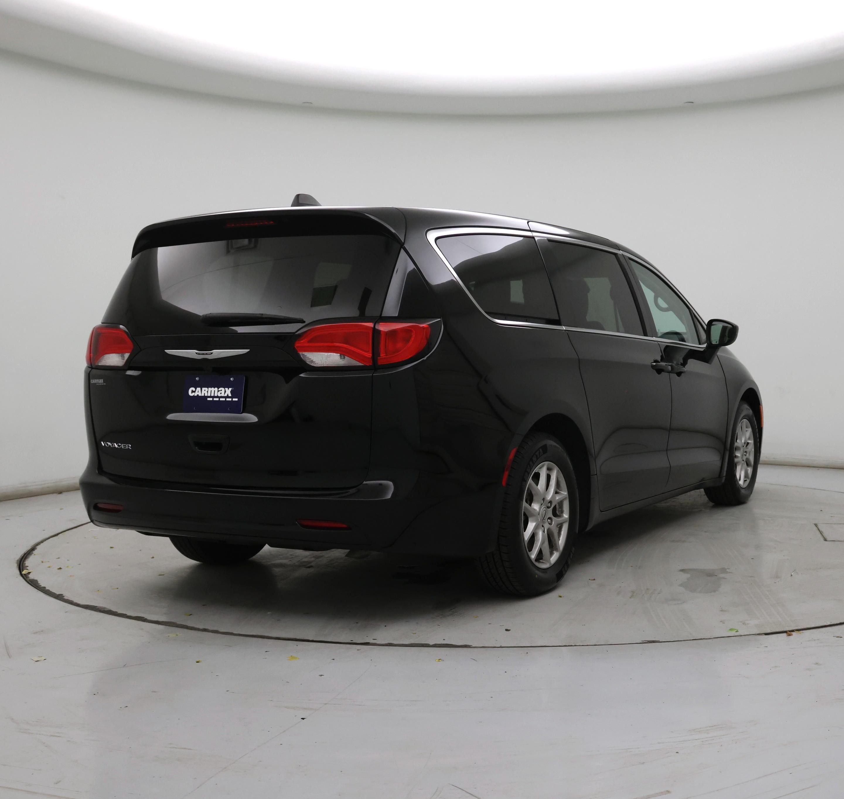 Thumbnail: 2024 Chrysler Voyager - 8