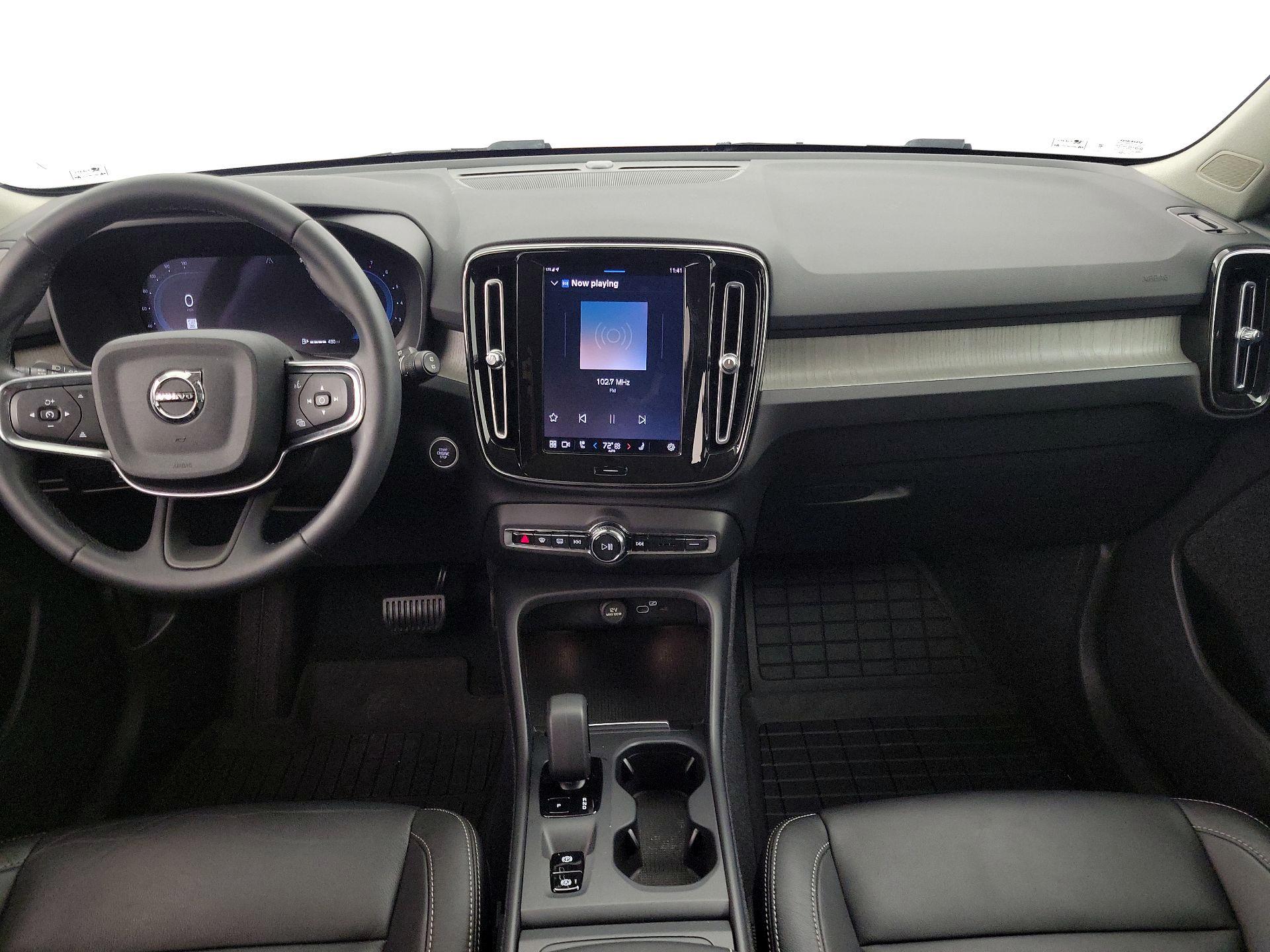 Thumbnail: 2023 Volvo XC40 - 9