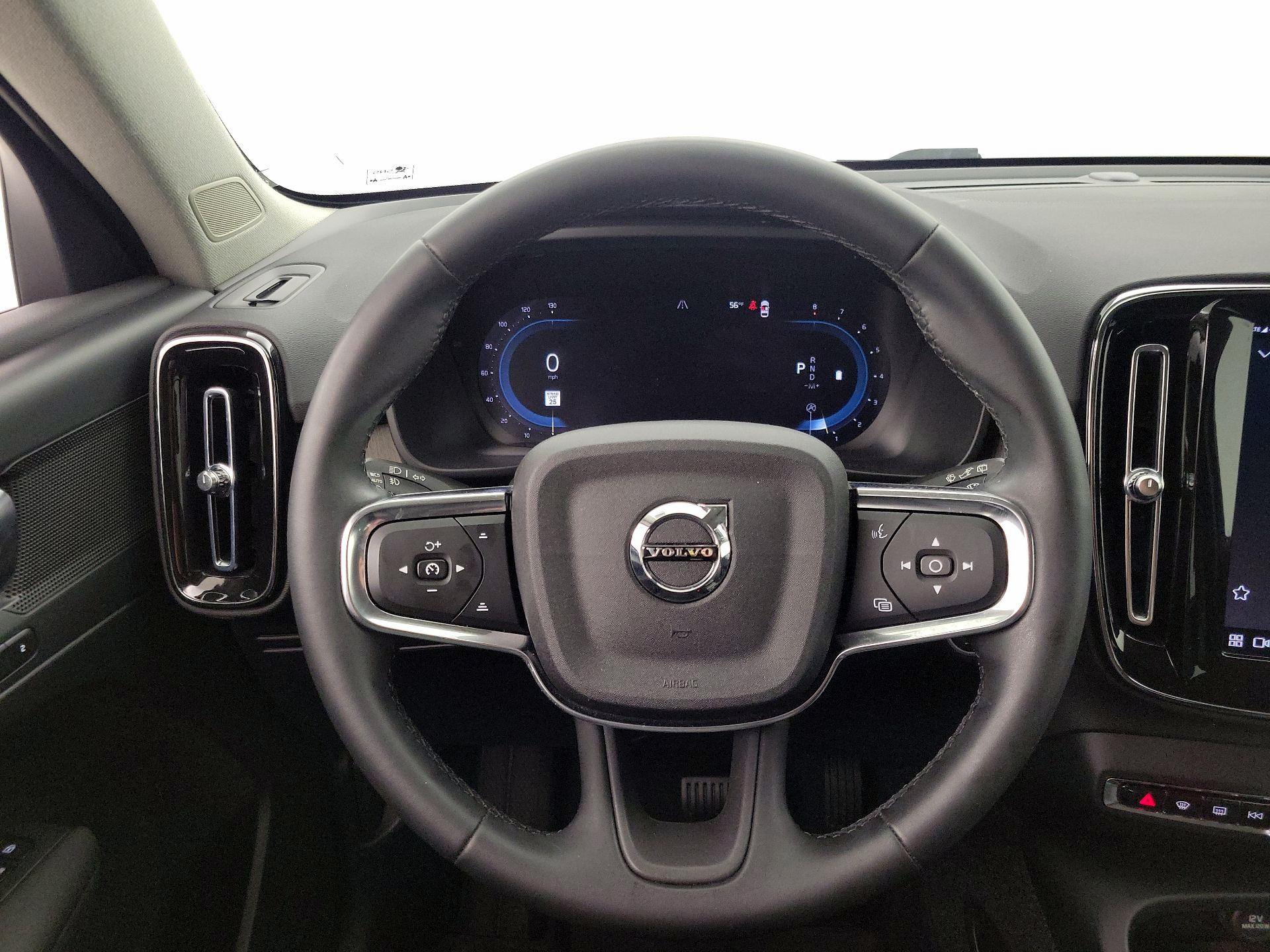 Thumbnail: 2023 Volvo XC40 - 10