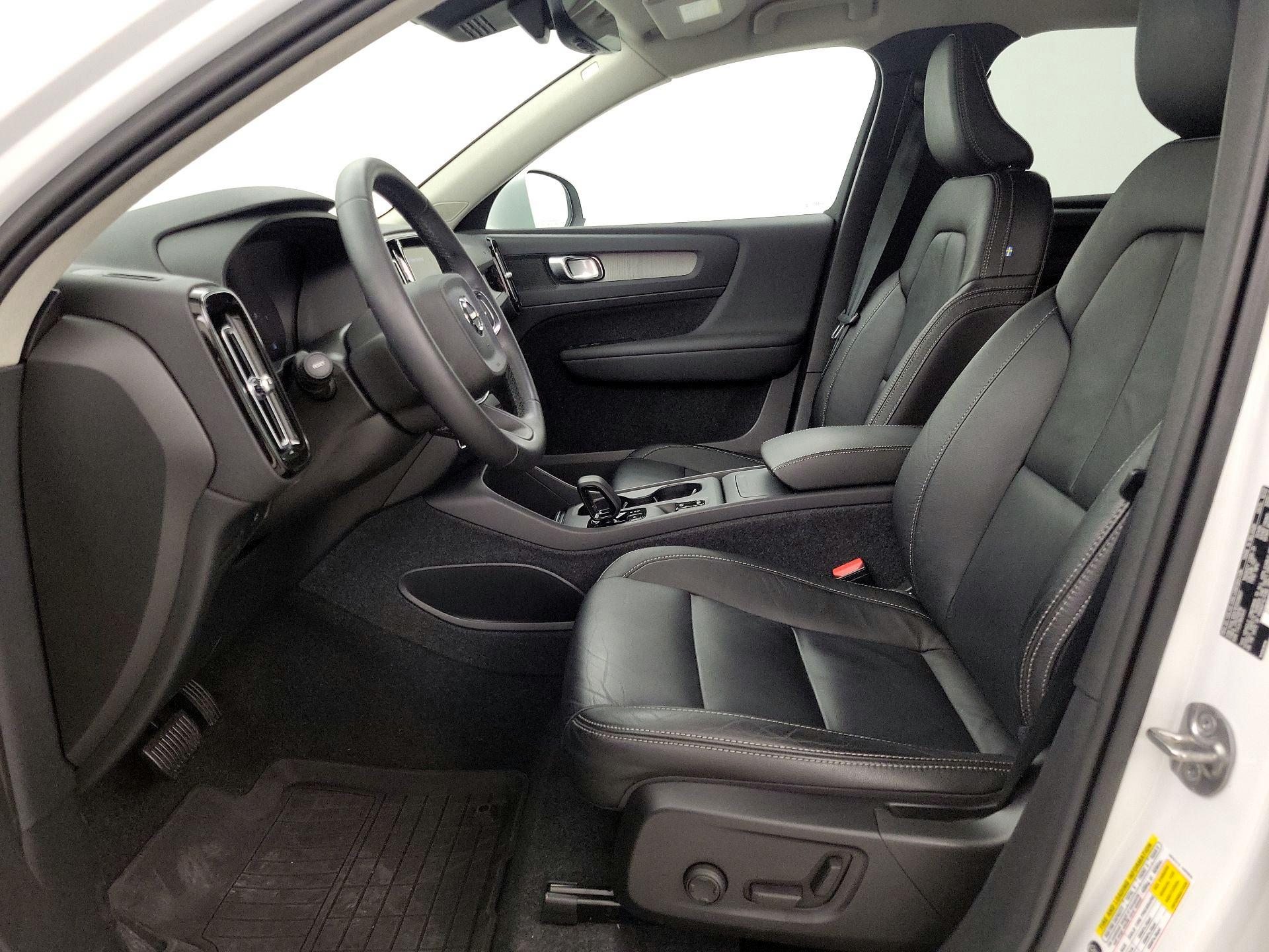 Thumbnail: 2023 Volvo XC40 - 11