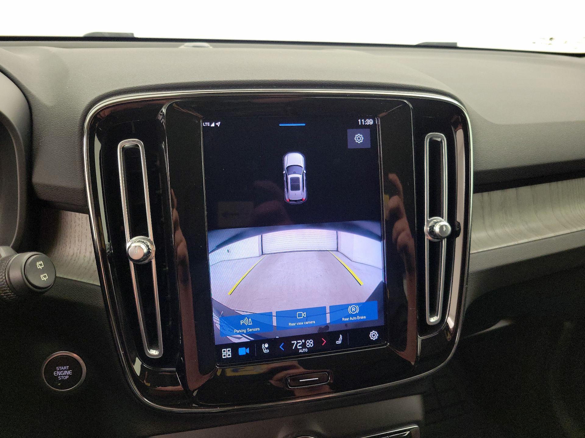 Thumbnail: 2023 Volvo XC40 - 15