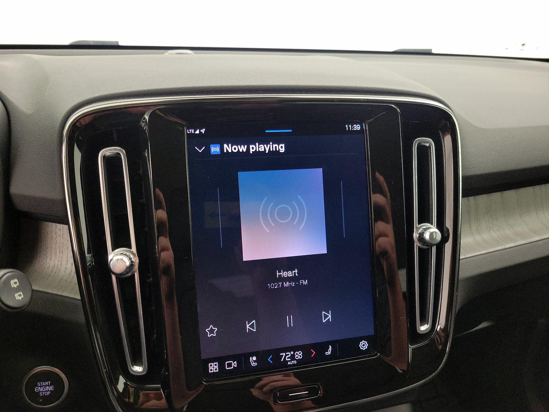 Thumbnail: 2023 Volvo XC40 - 16