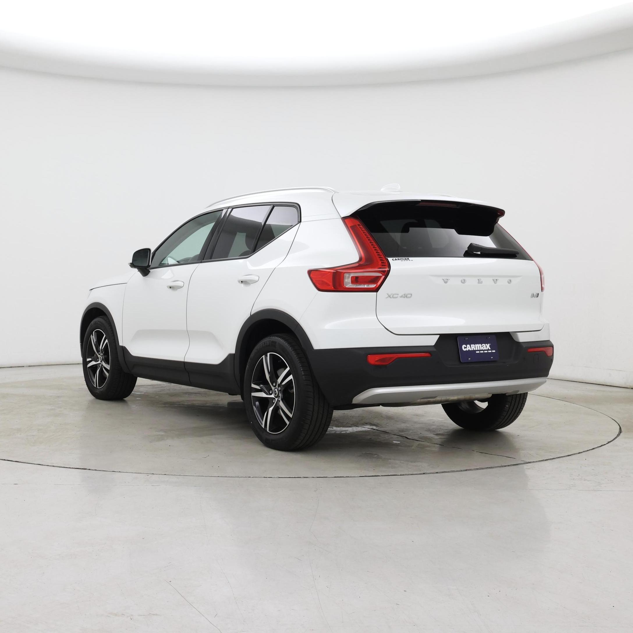 Thumbnail: 2023 Volvo XC40 - 2