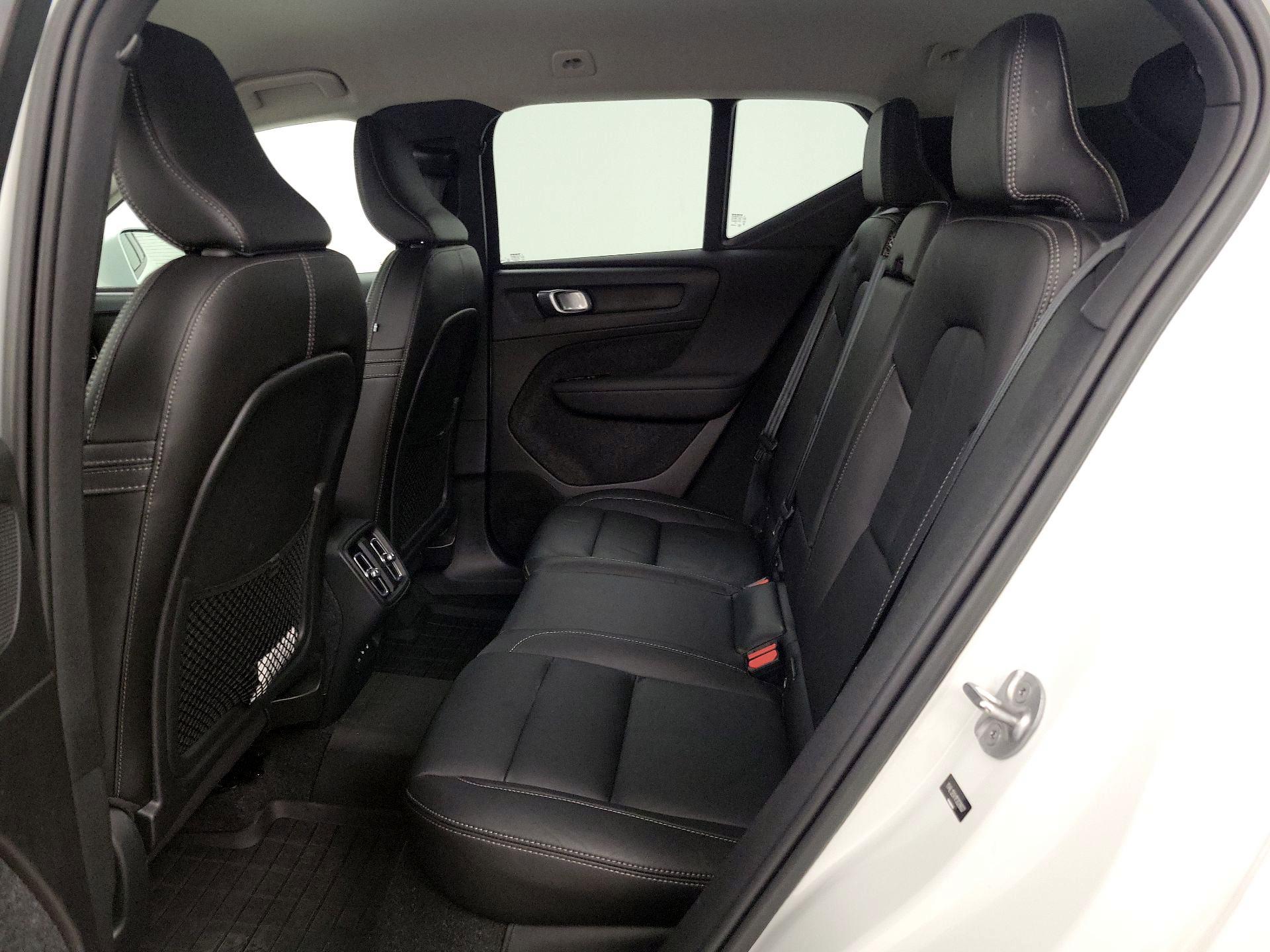 Thumbnail: 2023 Volvo XC40 - 20