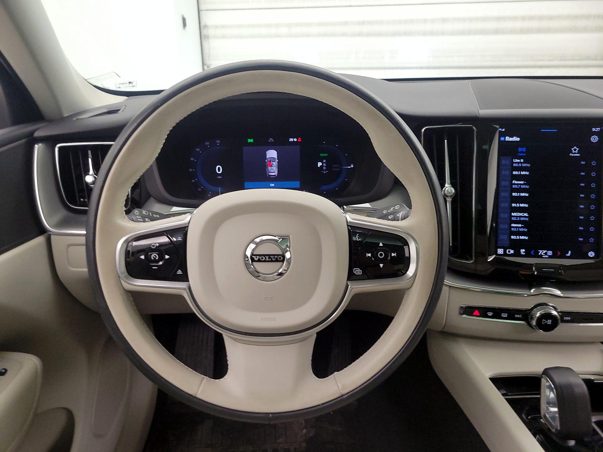 Thumbnail: 2023 Volvo XC60 - 10