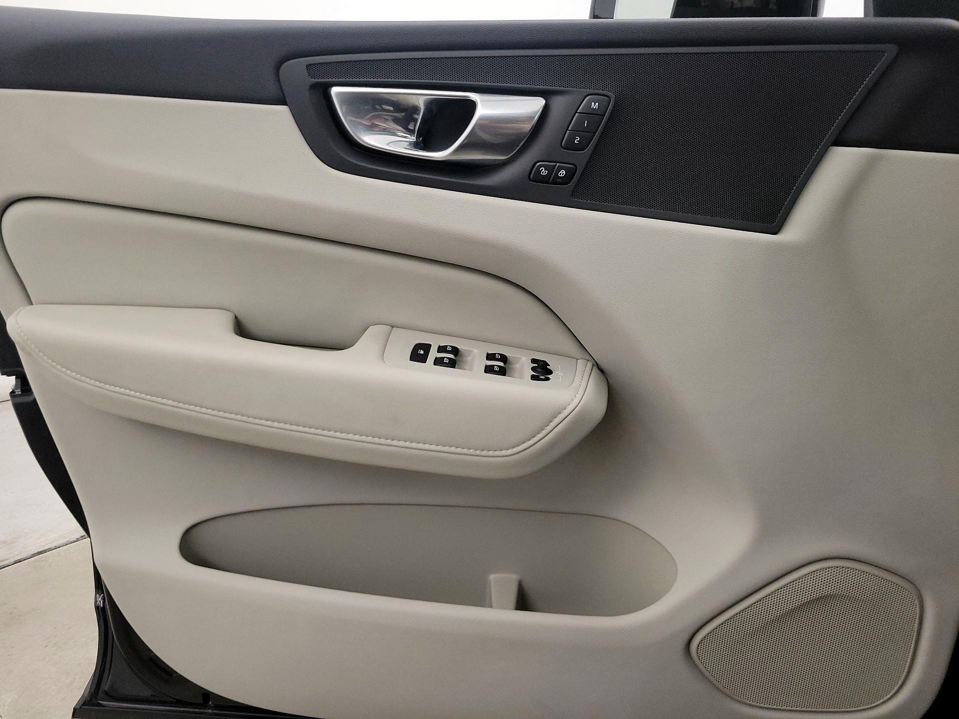 Thumbnail: 2023 Volvo XC60 - 12