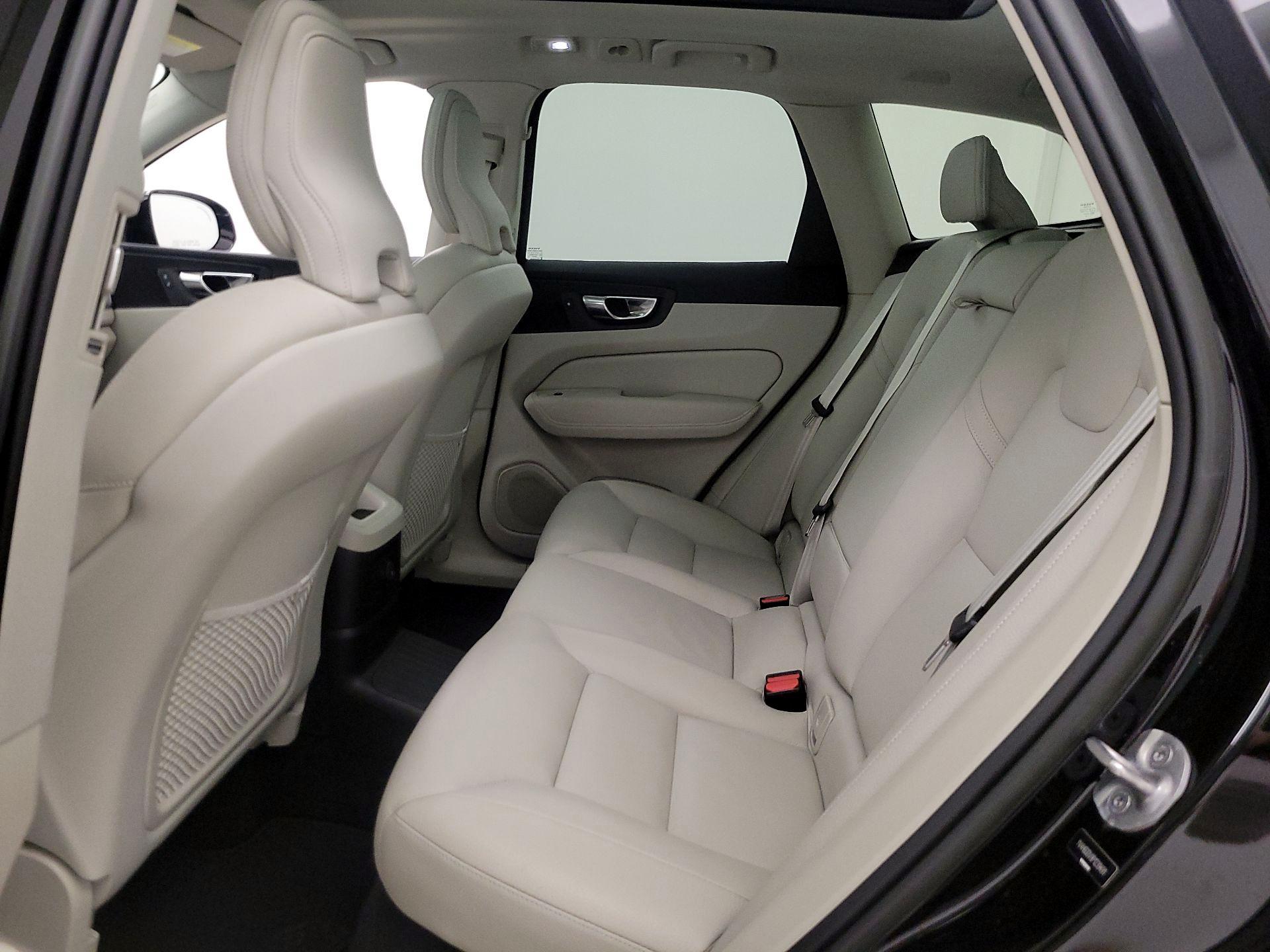 Thumbnail: 2023 Volvo XC60 - 20