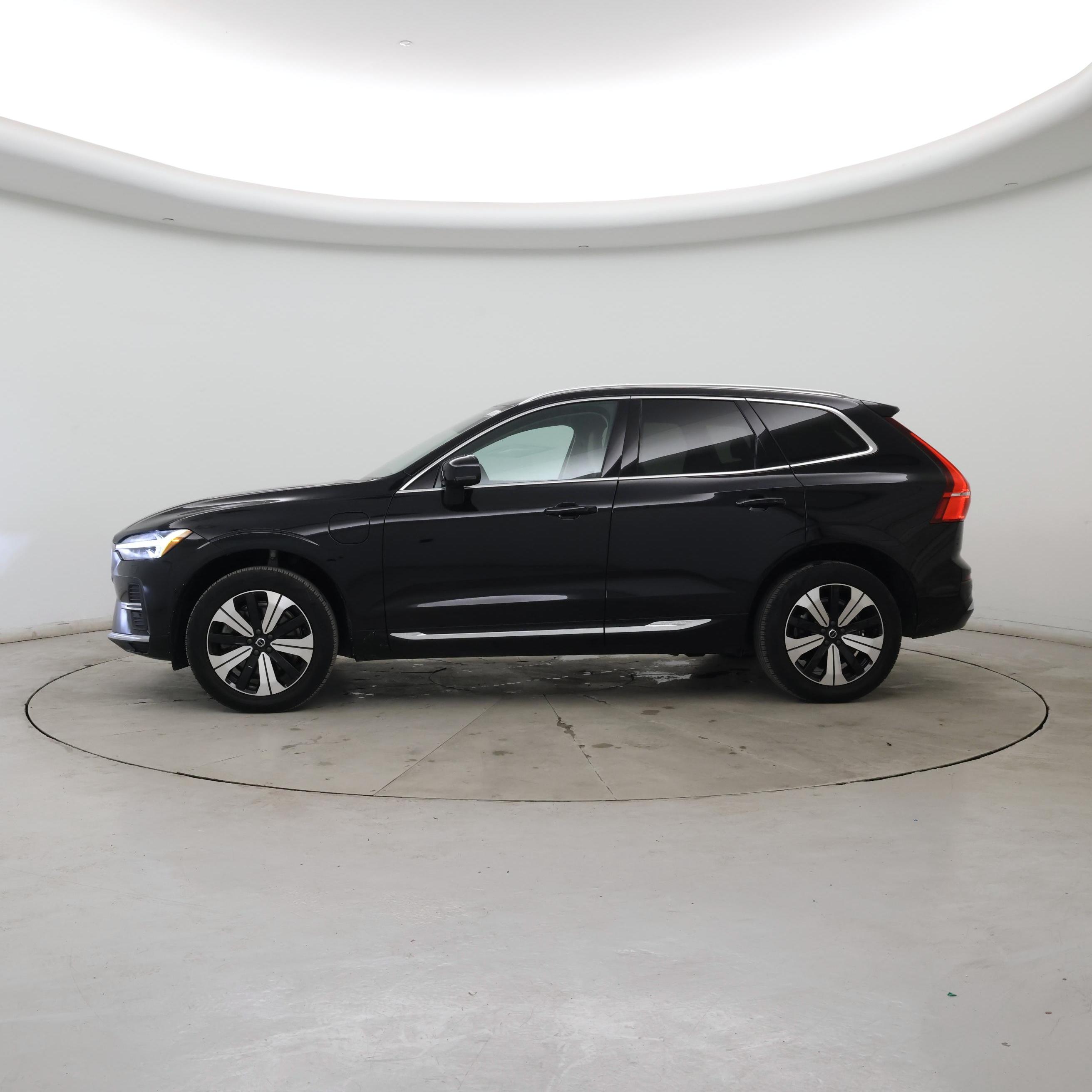 Thumbnail: 2023 Volvo XC60 - 3