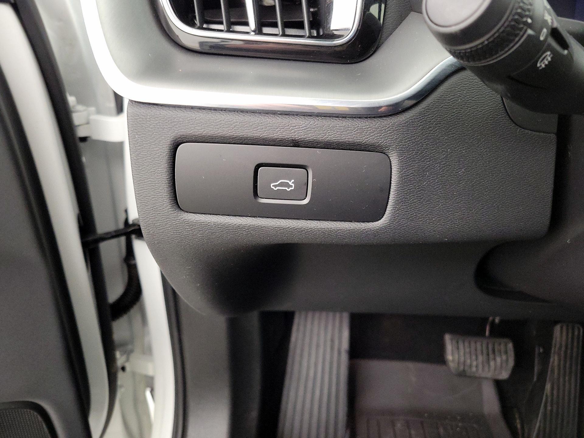 Thumbnail: 2024 Volvo XC60 - 13