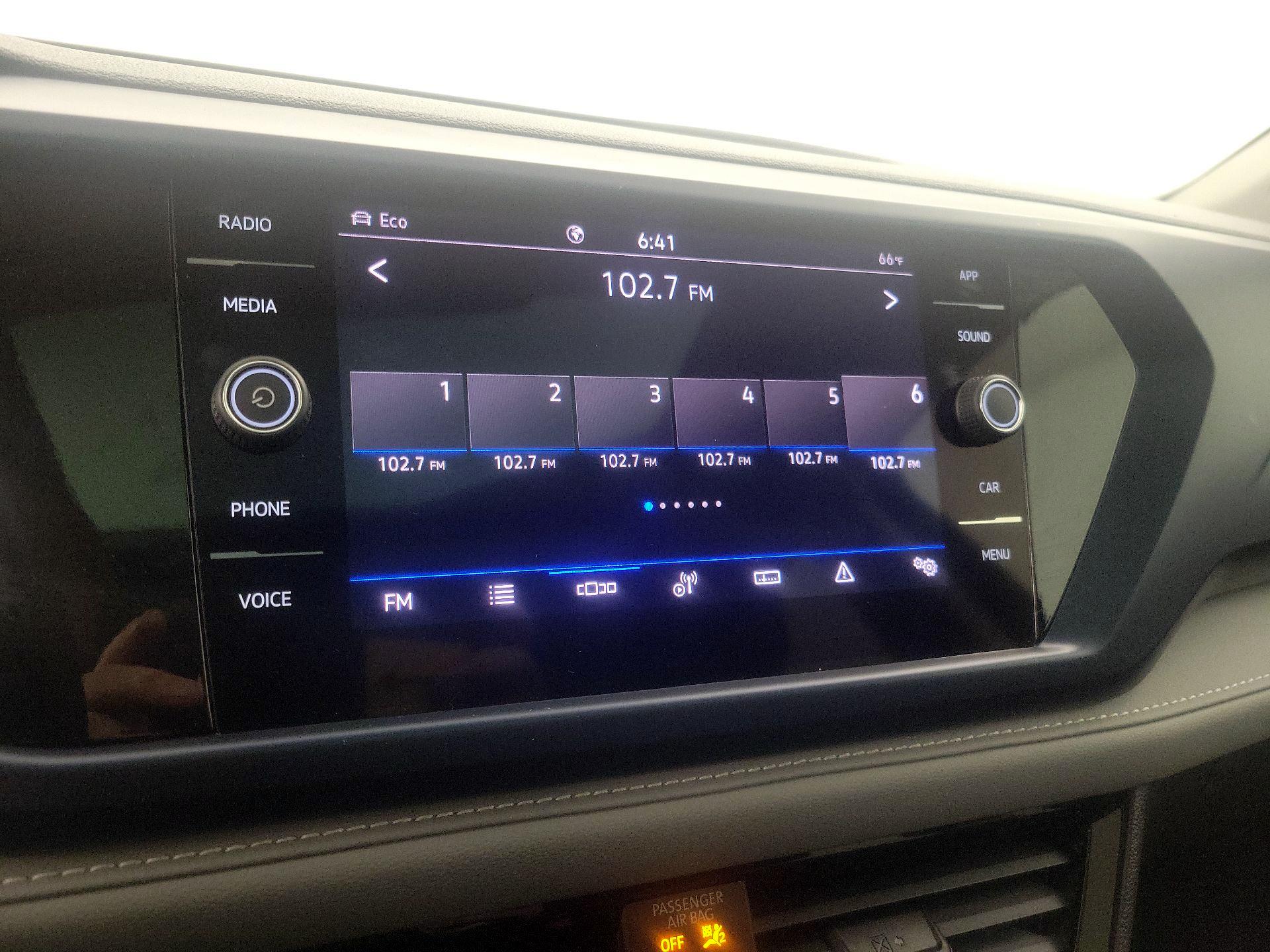 Thumbnail: 2024 Volkswagen Taos - 15