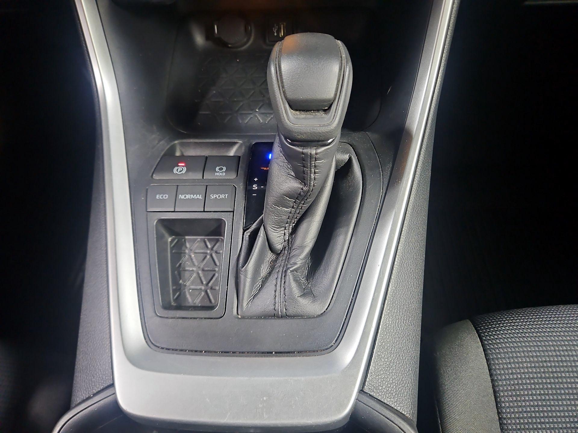 Thumbnail: 2023 Toyota RAV4 - 17