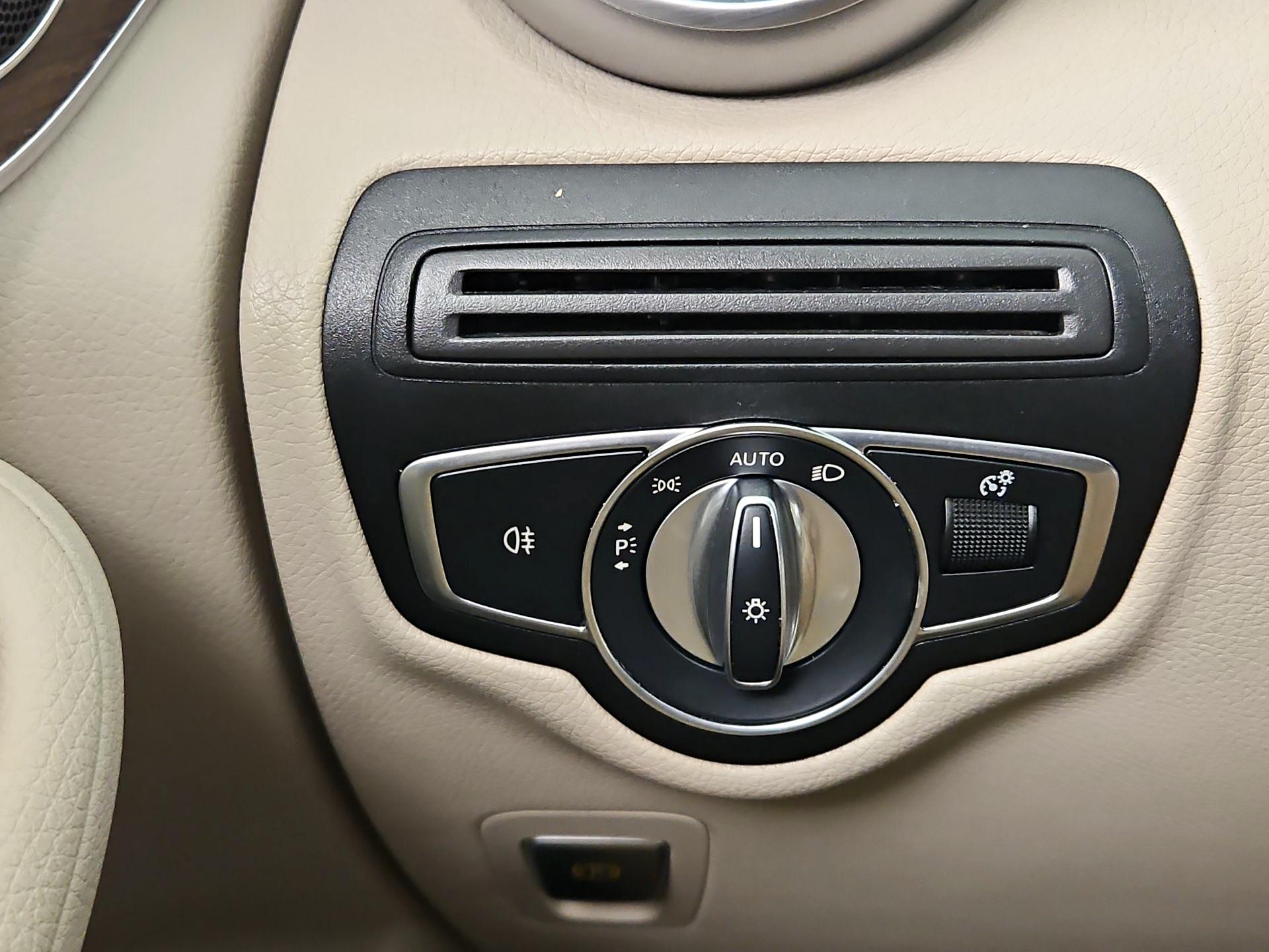 Thumbnail: 2021 Mercedes-Benz GLC - 13