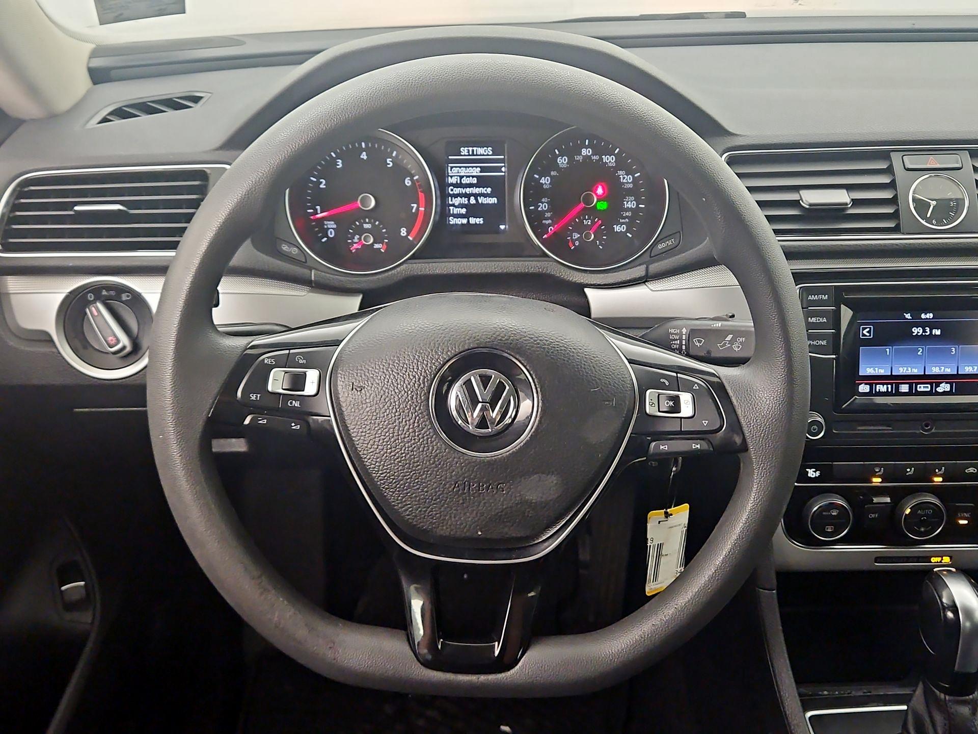 Thumbnail: 2016 Volkswagen Passat - 10