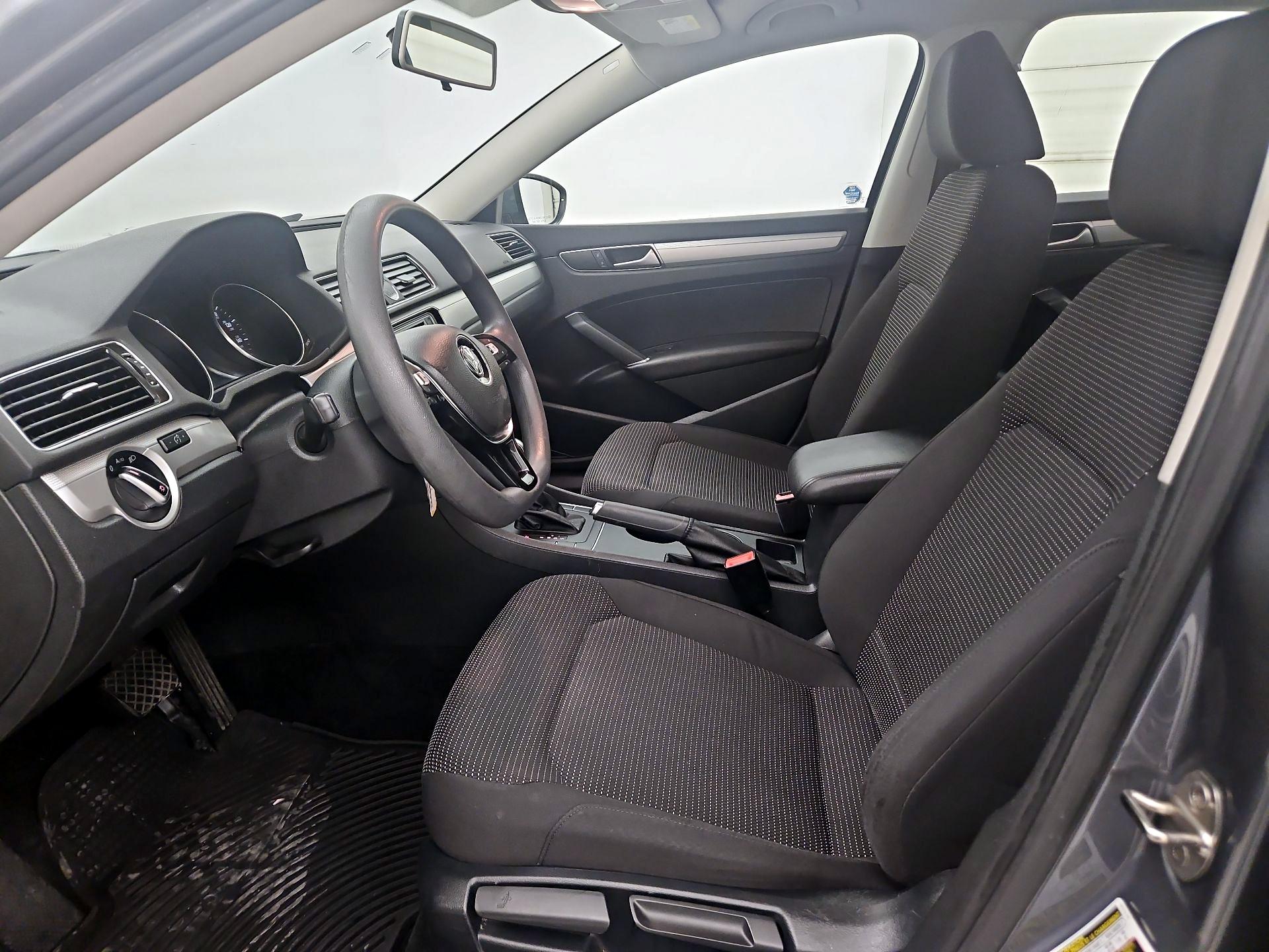 Thumbnail: 2016 Volkswagen Passat - 11