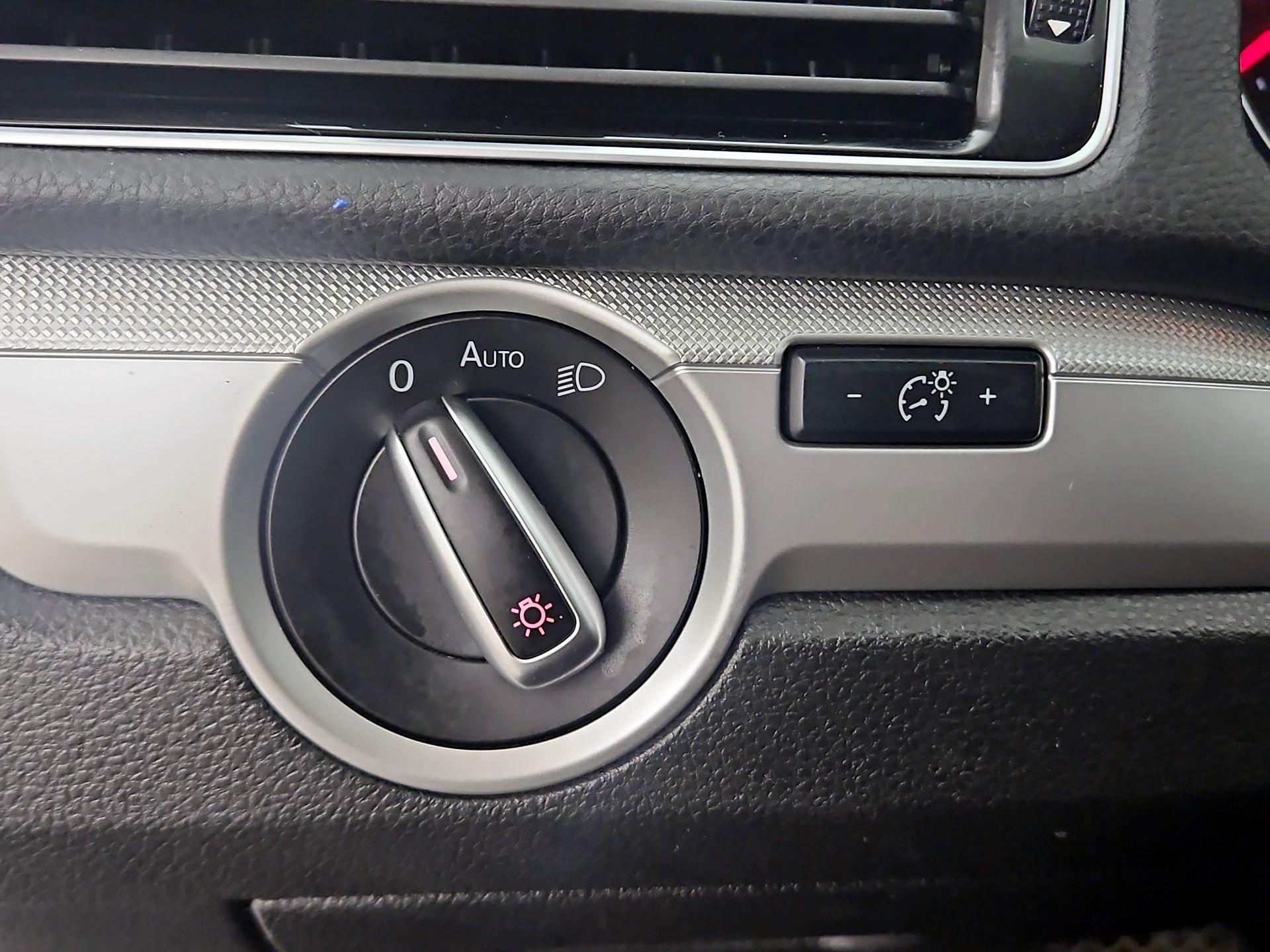 Thumbnail: 2016 Volkswagen Passat - 13