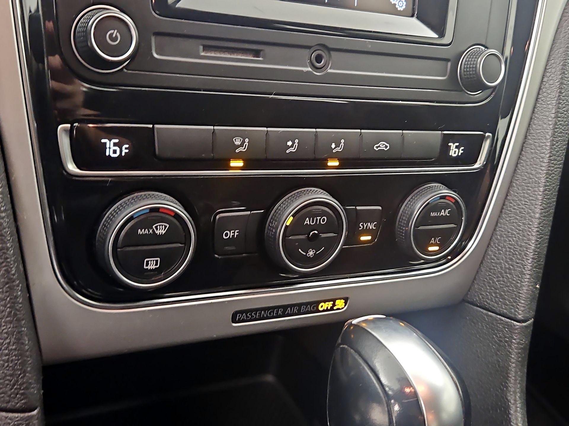 Thumbnail: 2016 Volkswagen Passat - 16