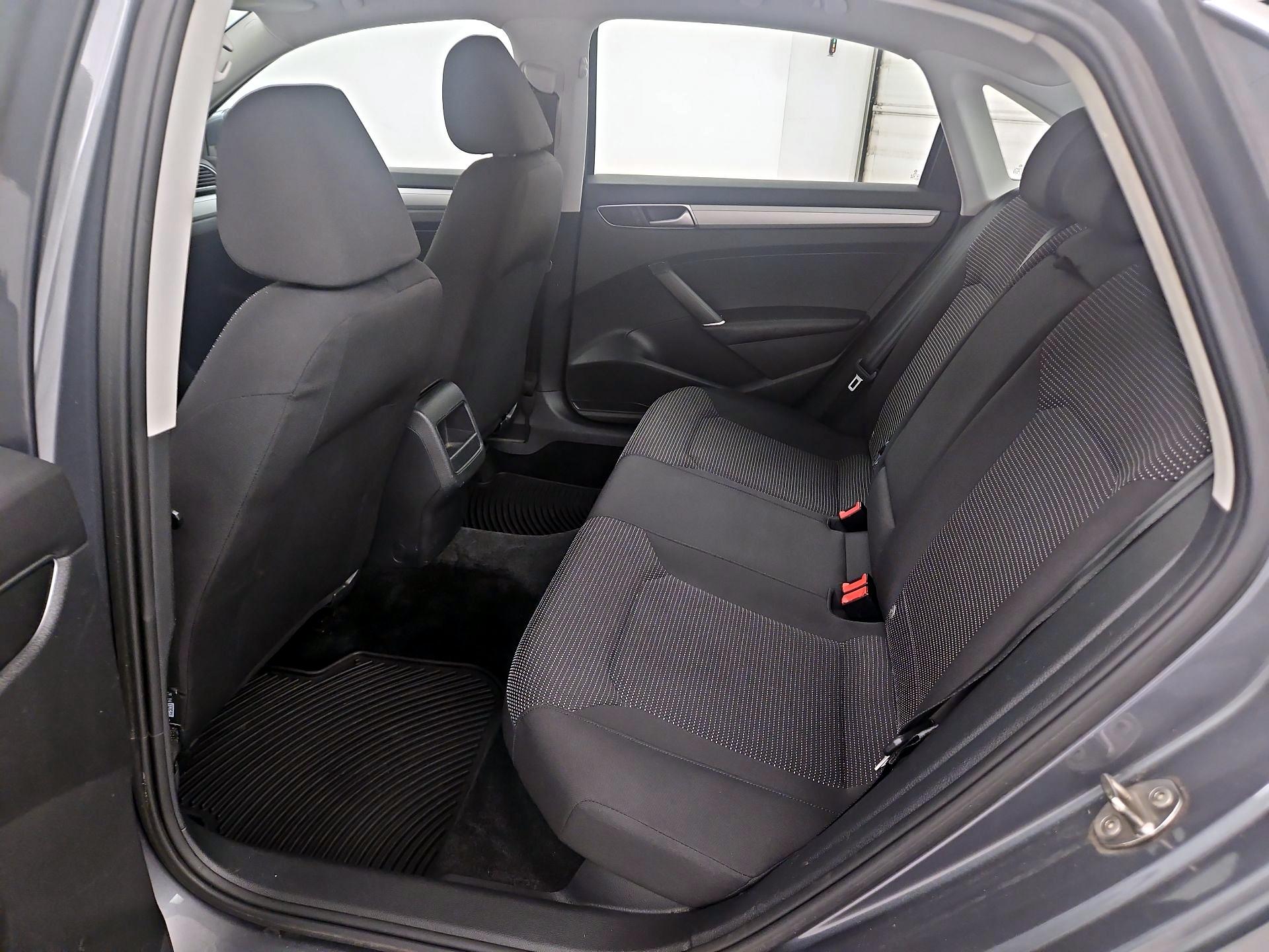 Thumbnail: 2016 Volkswagen Passat - 19