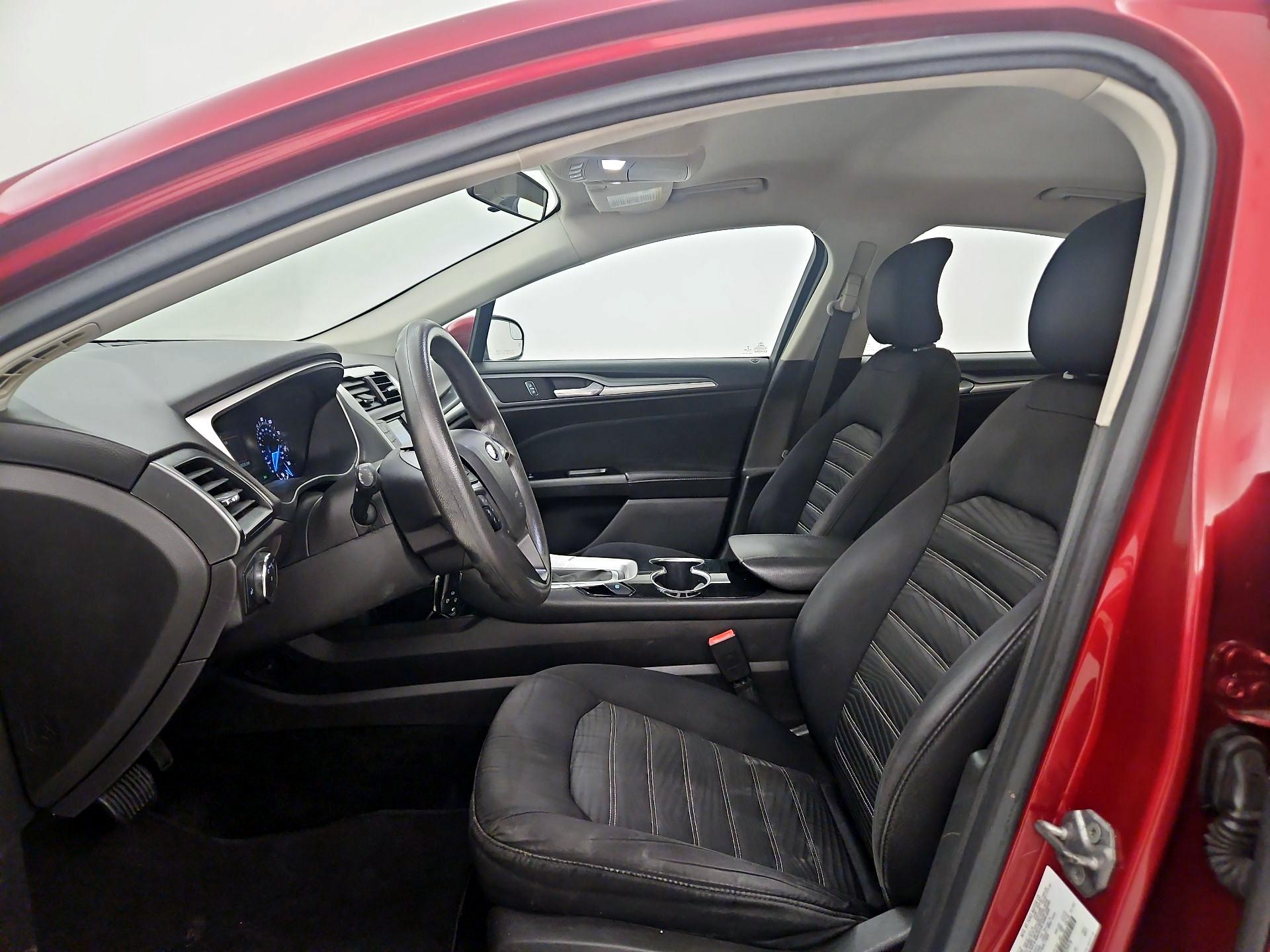 Thumbnail: 2016 Ford Fusion - 11