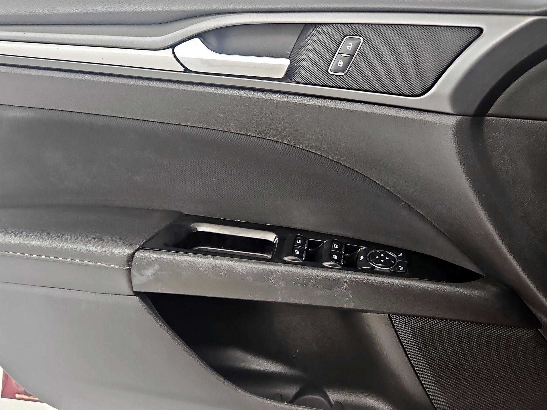 Thumbnail: 2016 Ford Fusion - 12