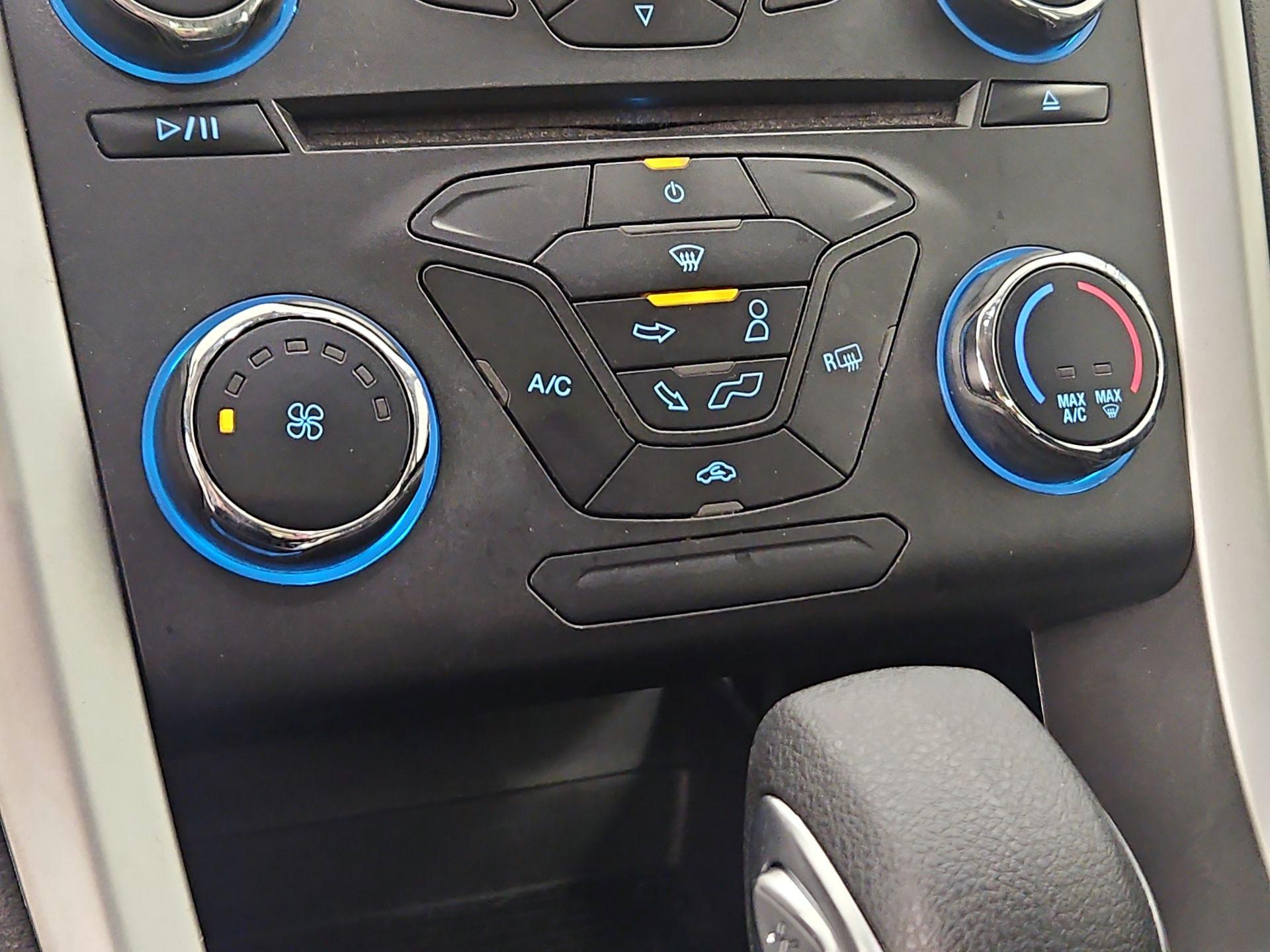 Thumbnail: 2016 Ford Fusion - 16