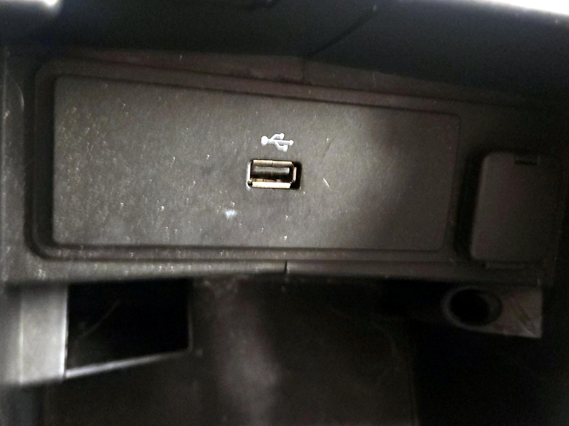 Thumbnail: 2016 Ford Fusion - 18