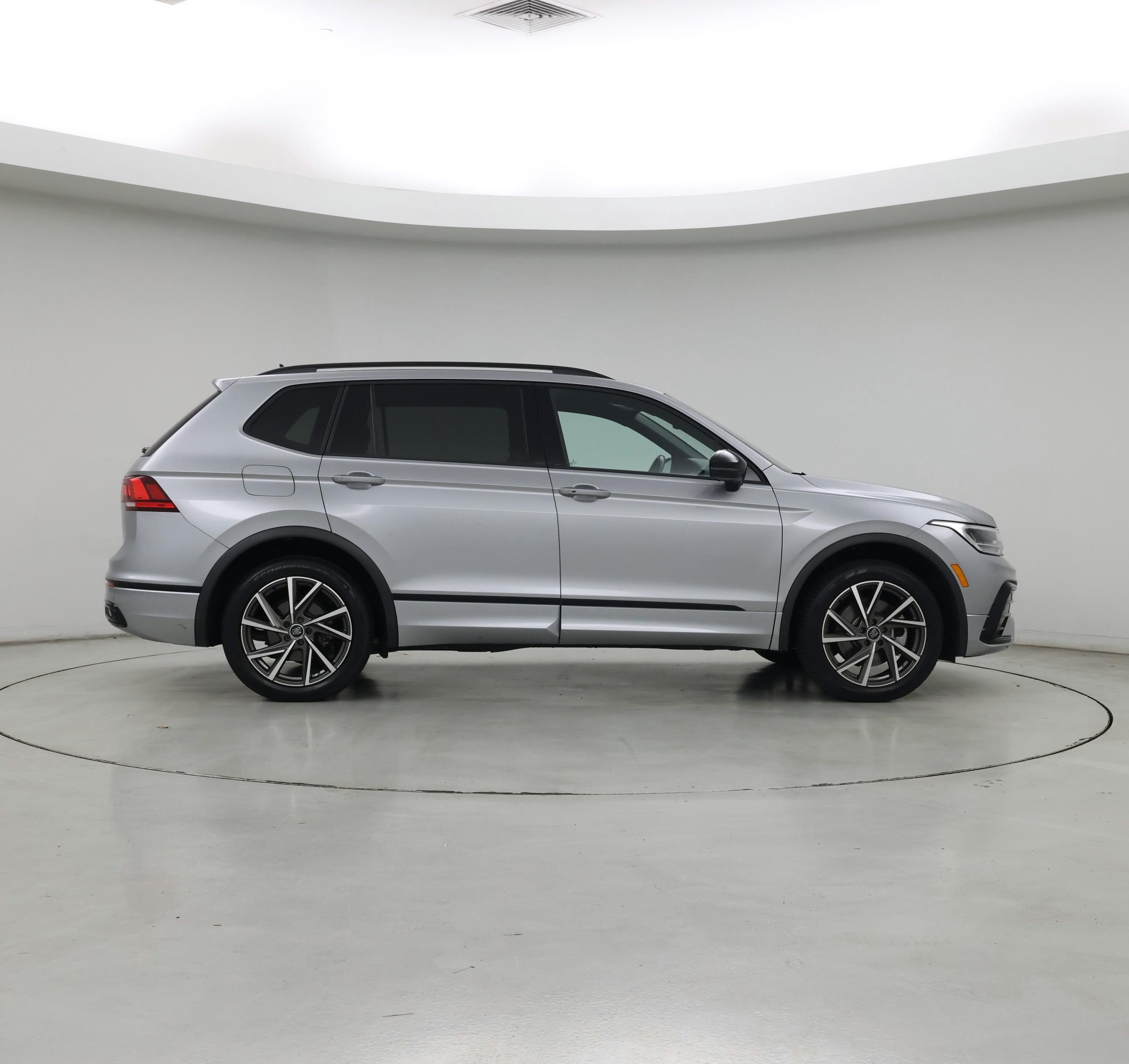 Thumbnail: 2023 Volkswagen Tiguan - 7